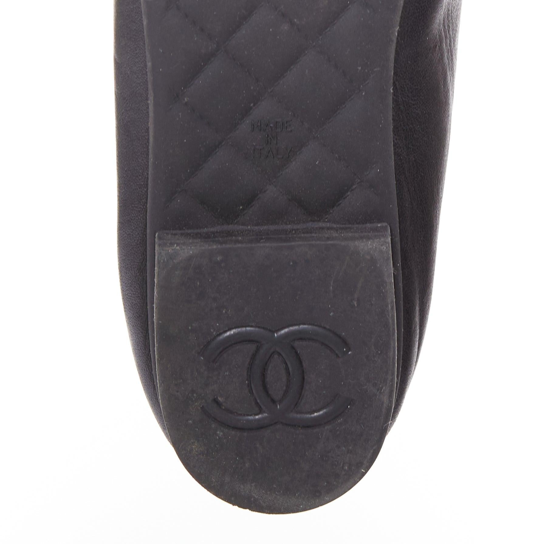 Chanel pelle nera argento logo CC camelia mocassino piatto EU36.5 in vendita 5