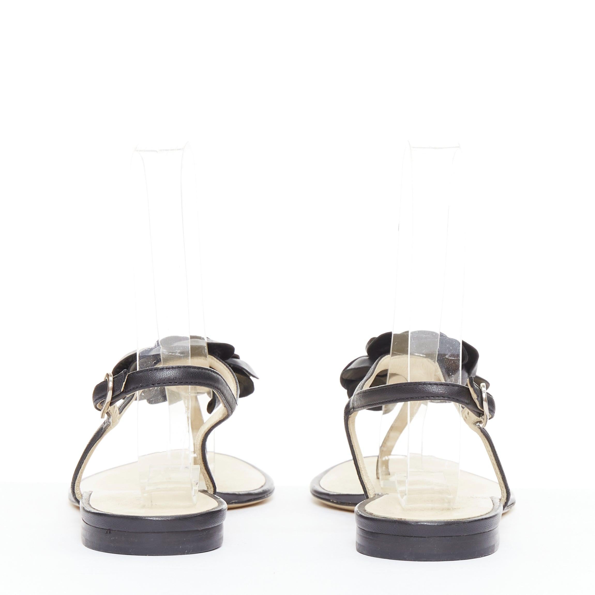 CHANEL cuir noir argenté logo CC camélia plat T strap sandales EU37.5 Pour femmes en vente