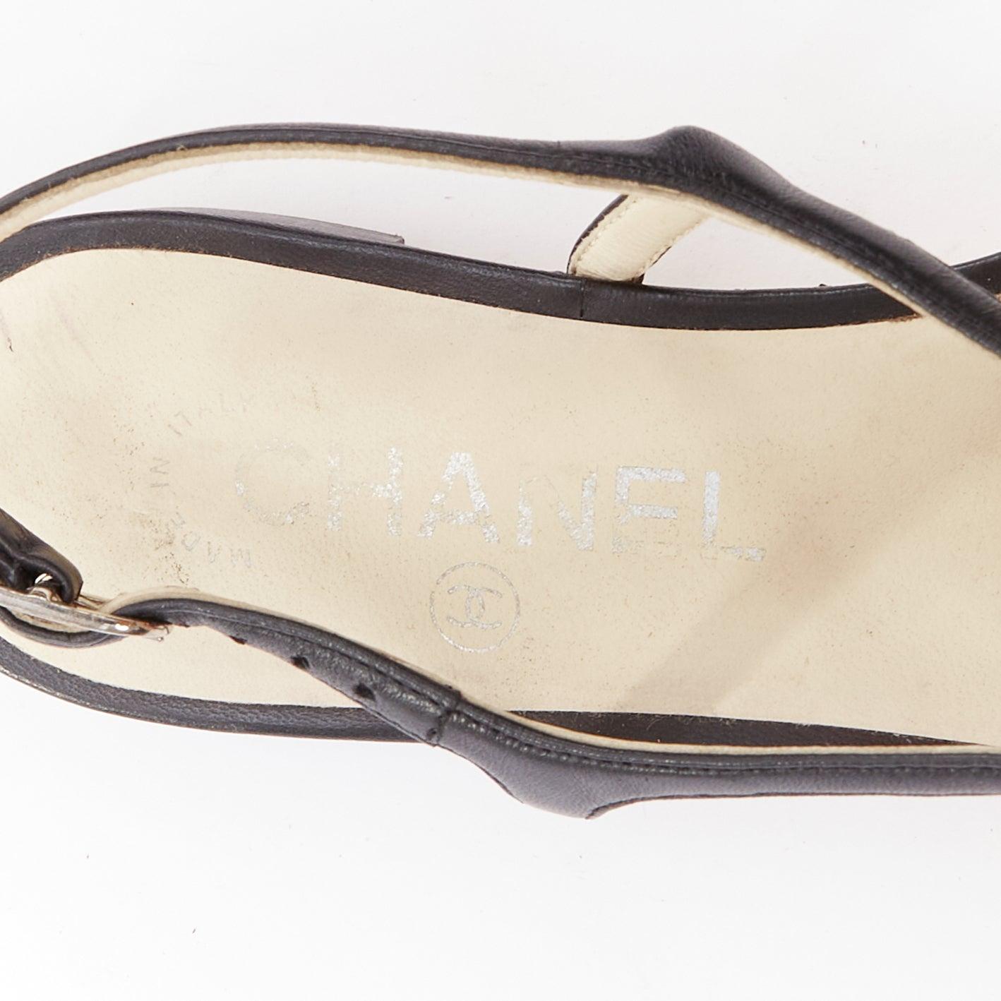 CHANEL cuir noir argenté logo CC camélia plat T strap sandales EU37.5 en vente 4