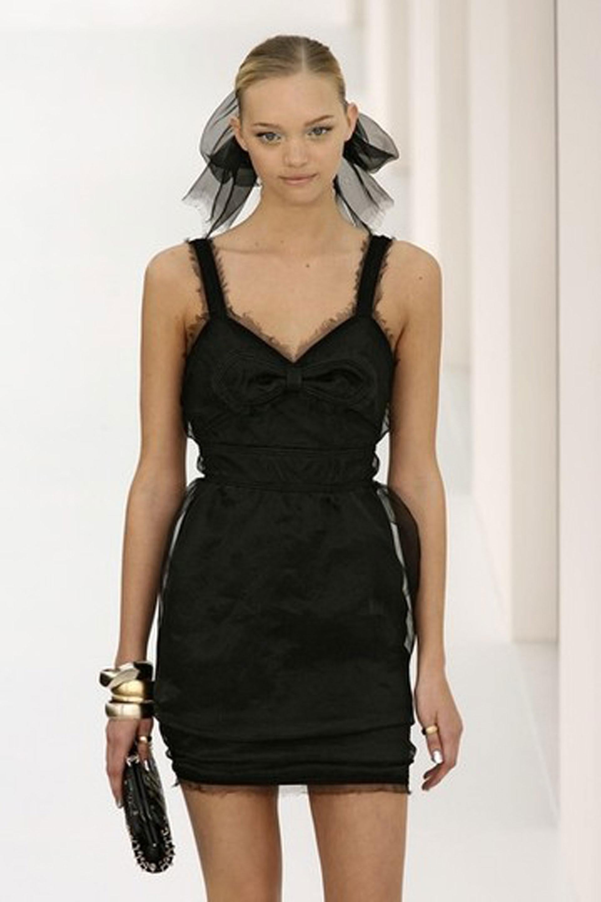 Nero Chanel Clutch Gala in pelle nera con charm d'argento in vendita