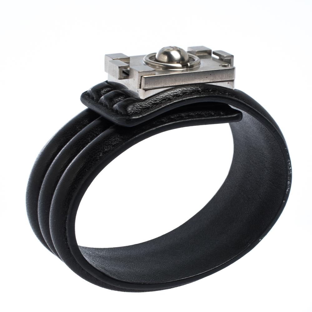 This Chanel piece is a beauty to behold. It has been crafted out of leather and styled with horizontal quilts all over the band. It also features the signature, silver-tone Boy lock with CC logo at the centre. This bracelet is classy and will be a
