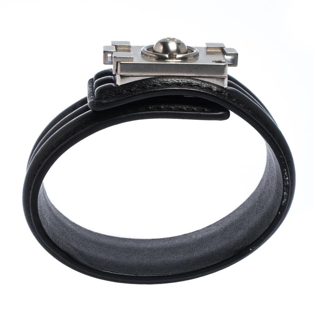 Chanel Black Leather Silver Tone Boy Bracelet M In Fair Condition In Dubai, Al Qouz 2