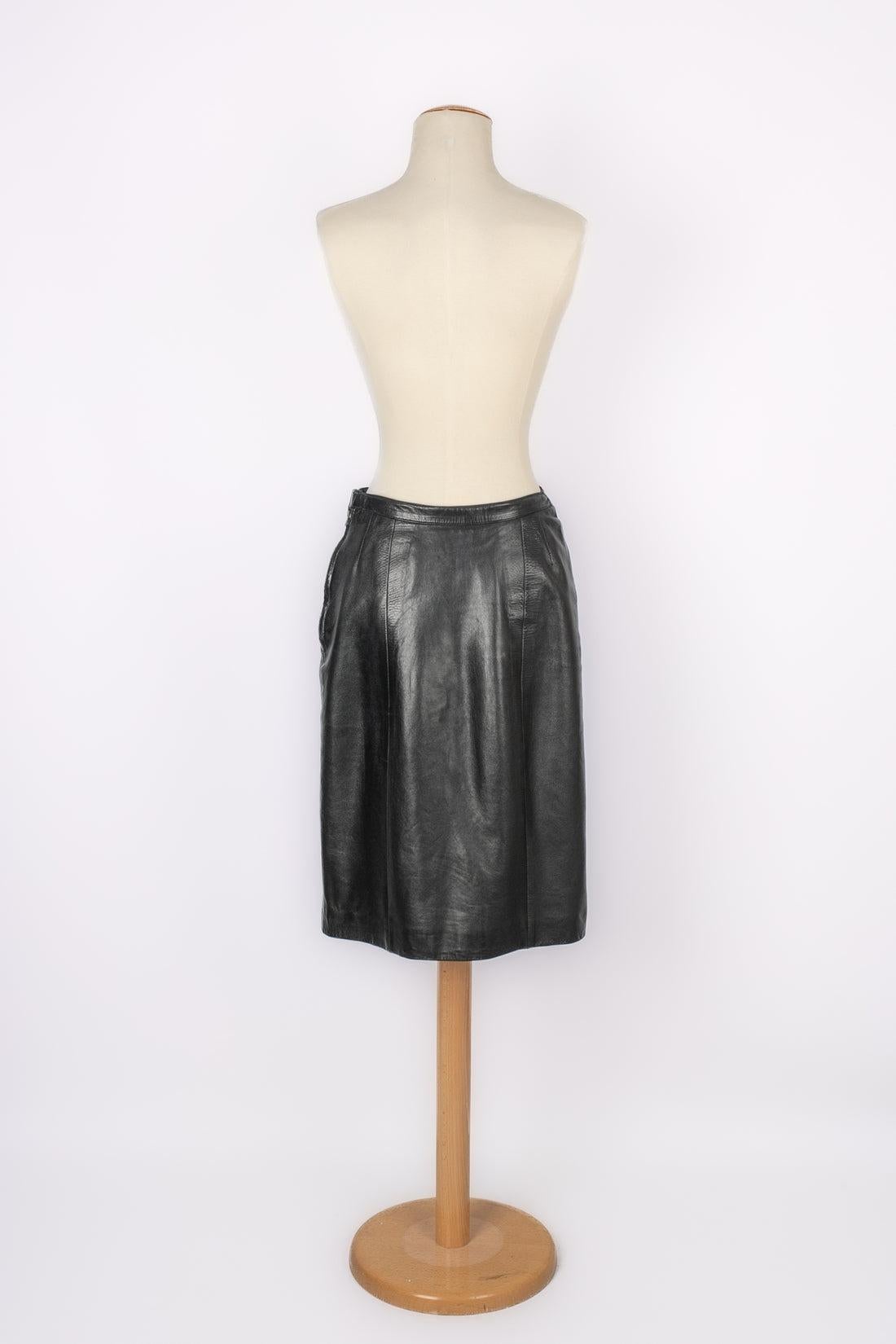 Chanel Black Leather Skirt In Excellent Condition For Sale In SAINT-OUEN-SUR-SEINE, FR