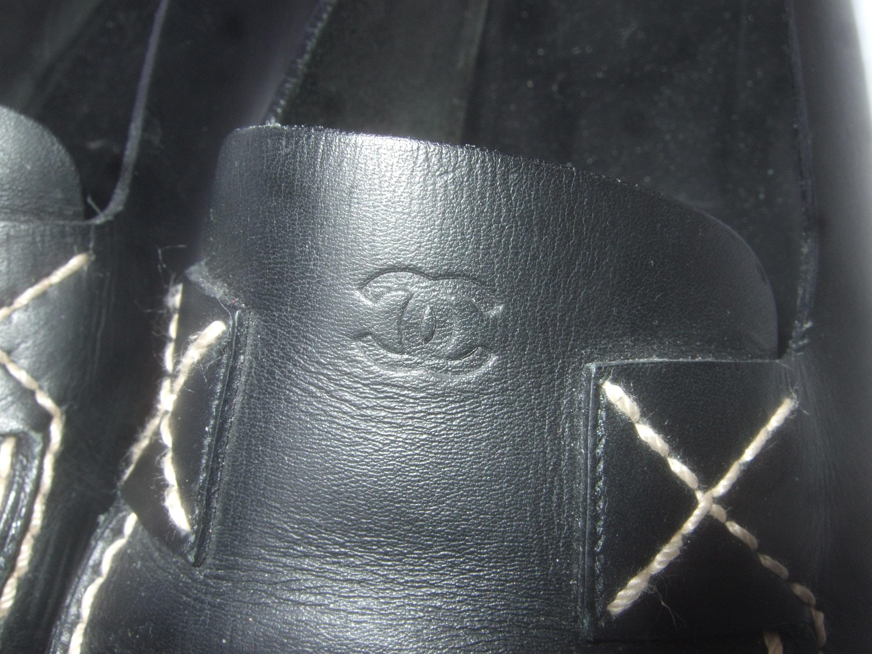 Chanel Black Leather Slip On Italian Low Heel Flats Size 38.5 c 1990s In Good Condition In University City, MO