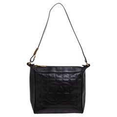Chanel - Petit sac à bandoulière en cuir noir en forme de barre de chocolat