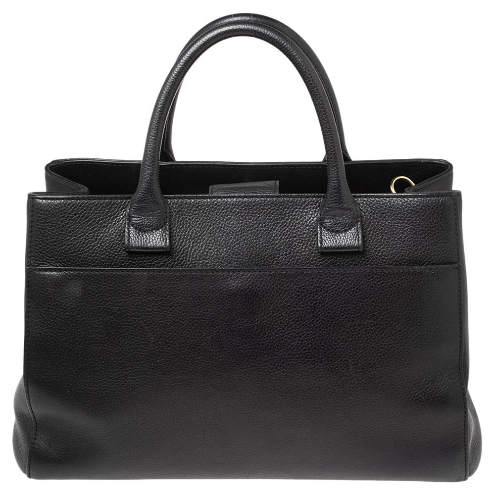 This Chanel Neo Executive shopper tote is classy and functional. Crafted from leather, the interior of the bag is fitted with zip pockets and it is equipped with two rolled handles and protective metal feet at the bottom. It has the iconic