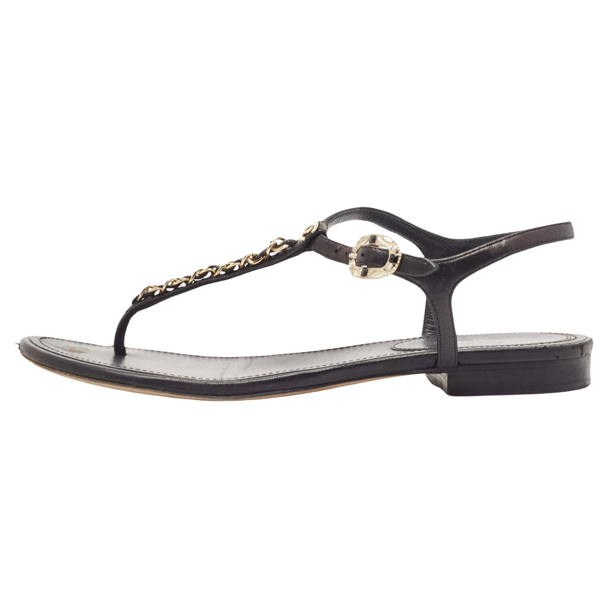 Chanel Black Leather T-Strap Flat Thong Sandals Size 39 For Sale