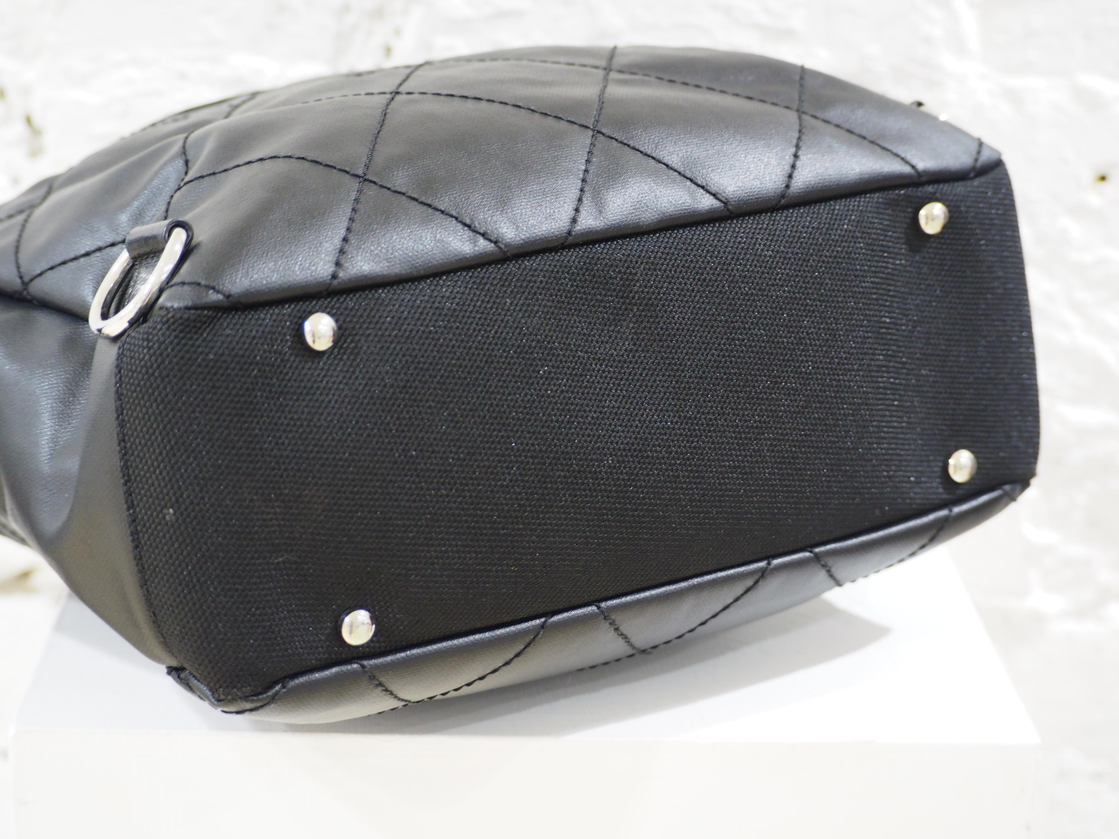 Noir Chanel - Sac à bandoulière / sac à dos en cuir noir et textile en vente