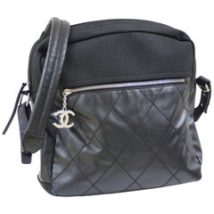 Retro Chanel black leather textile shoulder bag / backpack