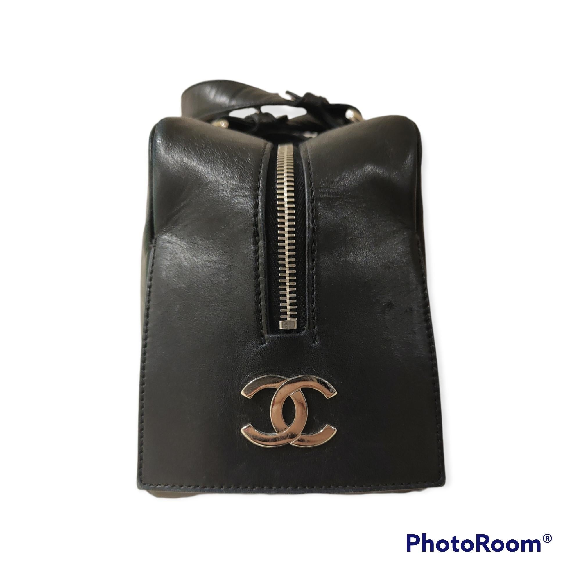 Chanel black leather vertical shoulder handle bag For Sale 1
