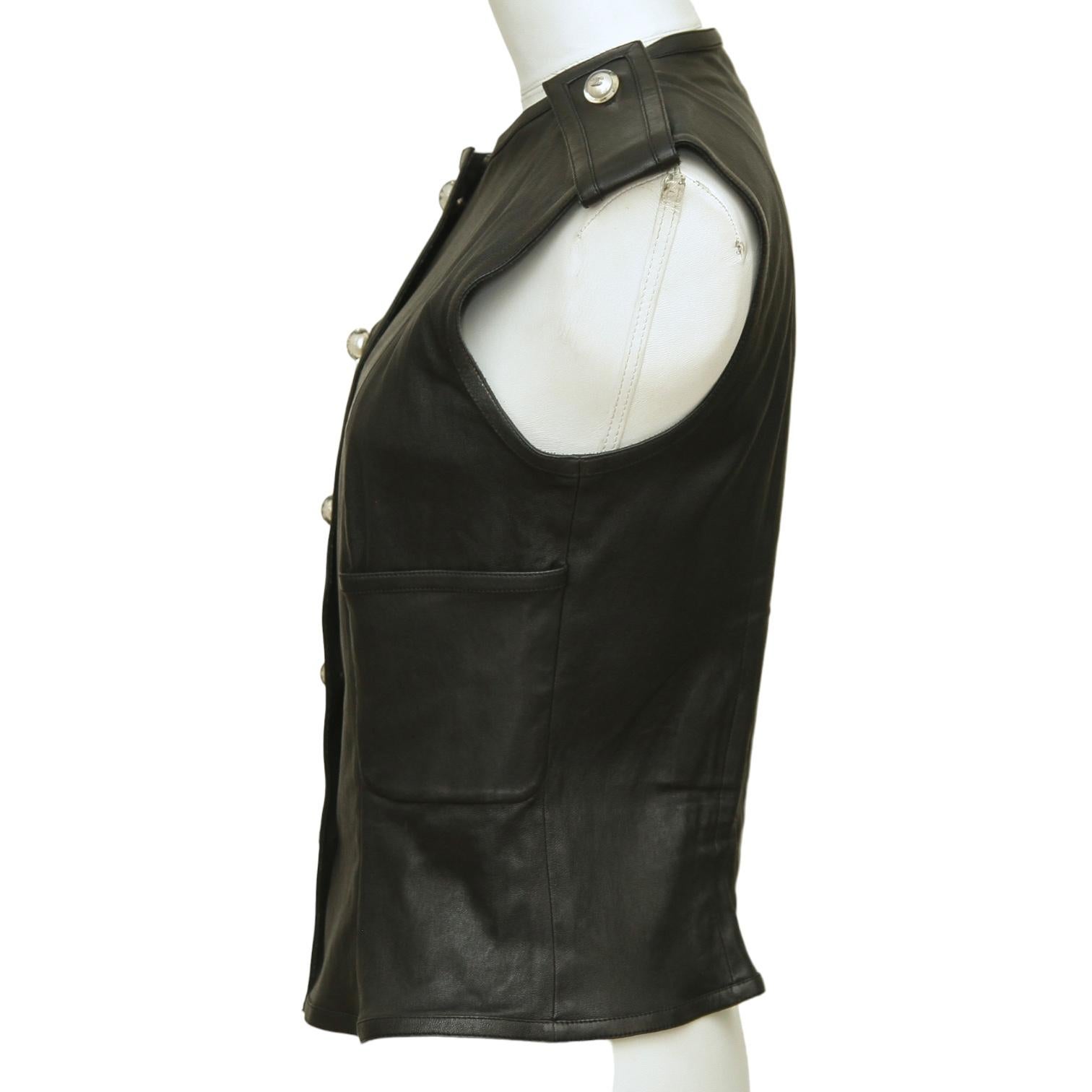 CHANEL Chaleco de piel negro Chaleco de piel de cordero sin mangas Botones Bolsillos 38 2016 en venta 2