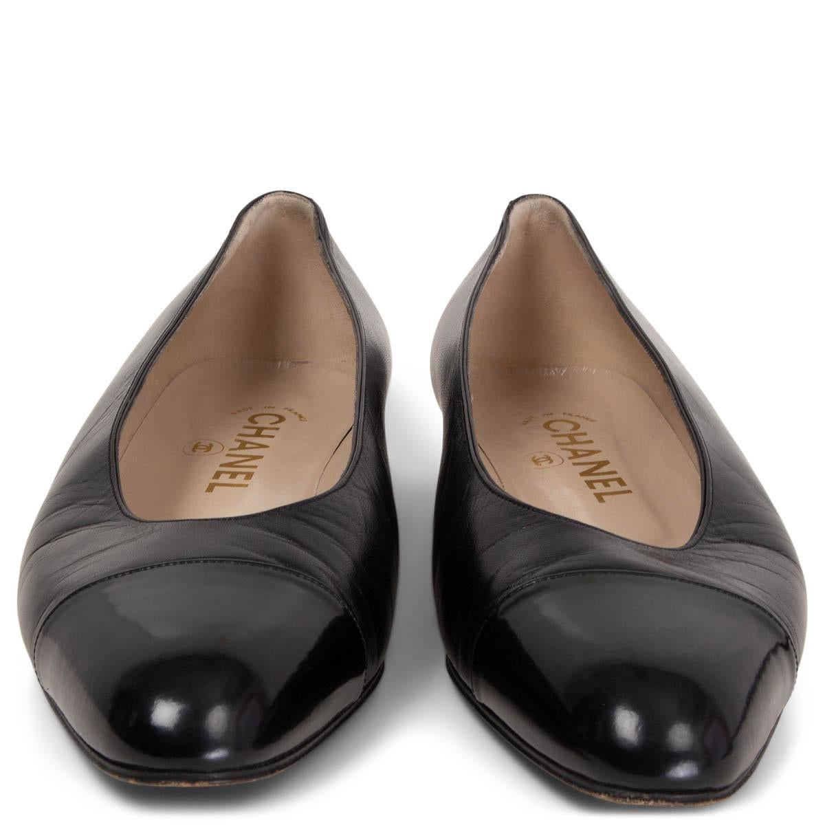 100% authentic Chanel Vintage ballet flats in black calfskin with a patent leather tip. Have been worn and are in excellent condition. 

Measurements
Imprinted Size	39
Shoe Size	39
Inside Sole	25.5cm (9.9in)
Width	7.5cm (2.9in)
Heel	1.5cm