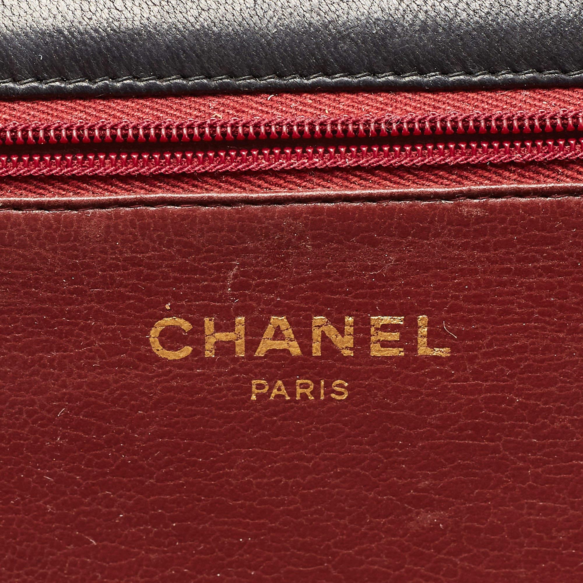 Chanel Black Leather Vintage CC Square Flap Shoulder Bag For Sale 10