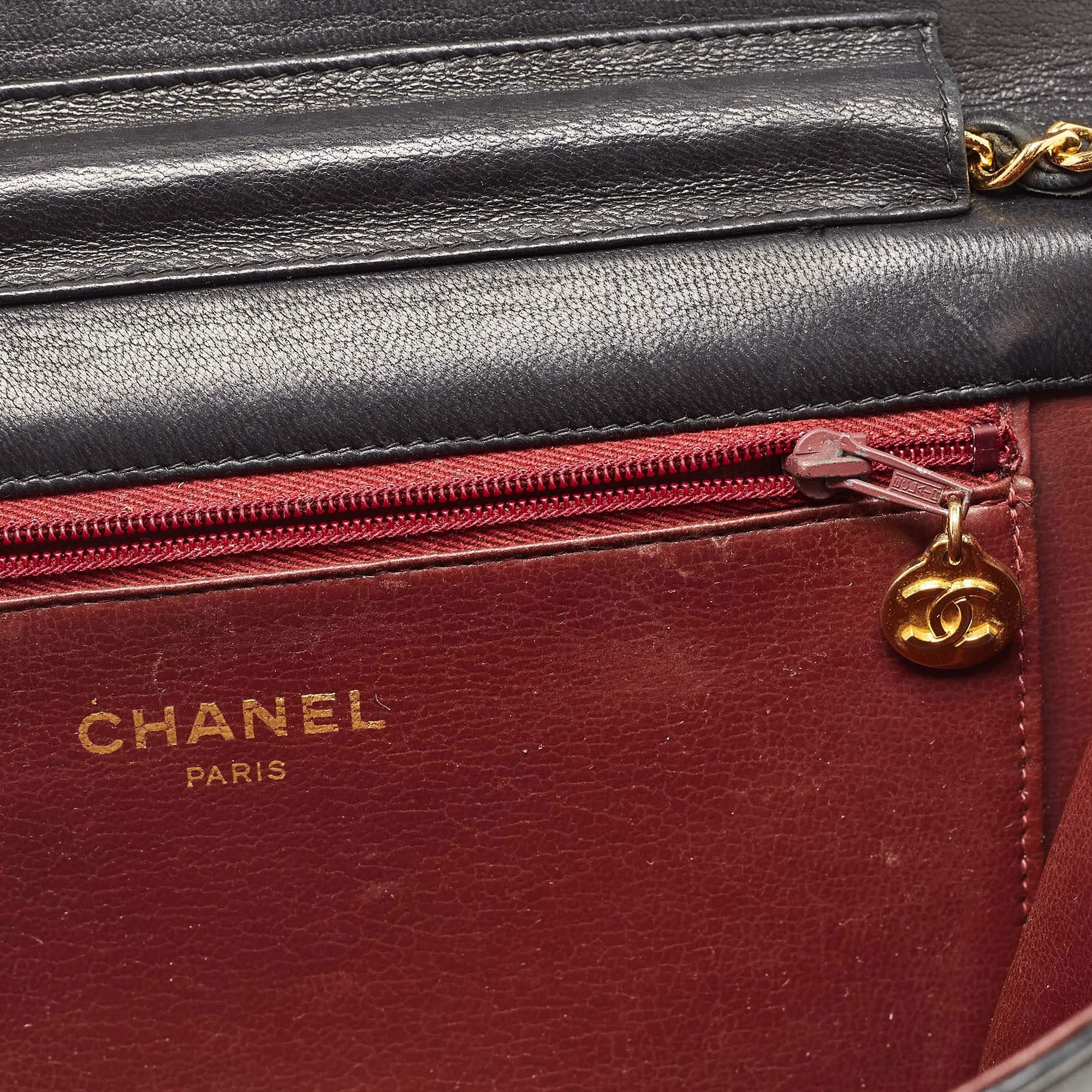 Chanel Black Leather Vintage CC Square Flap Shoulder Bag For Sale 11