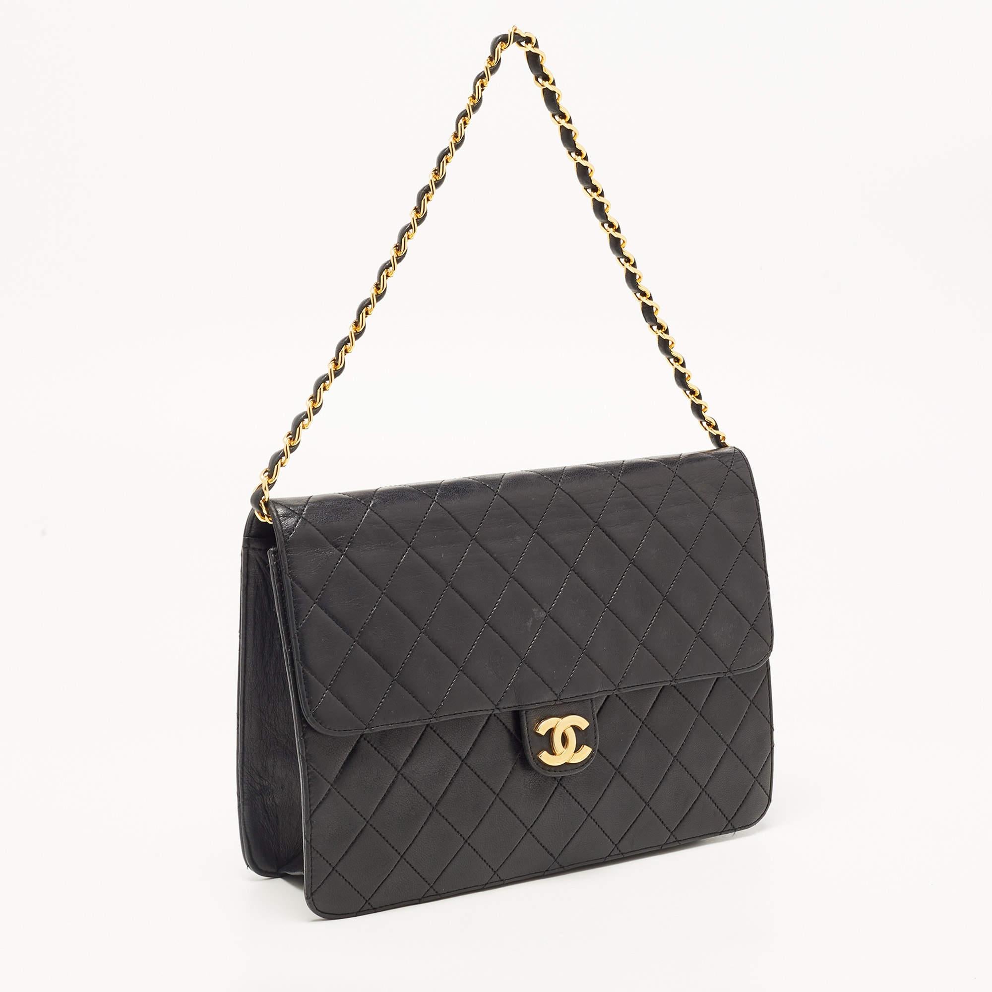 Chanel Black Leather Vintage CC Square Flap Shoulder Bag In Good Condition For Sale In Dubai, Al Qouz 2