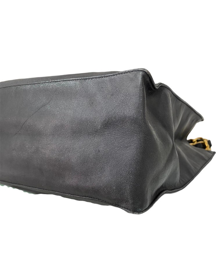 Chanel Black Leather Vintage Shoulder Bag For Sale 2