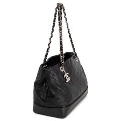 Sac CHANEL VIP MEDIUM SHOPPING en cuir de veau irisé