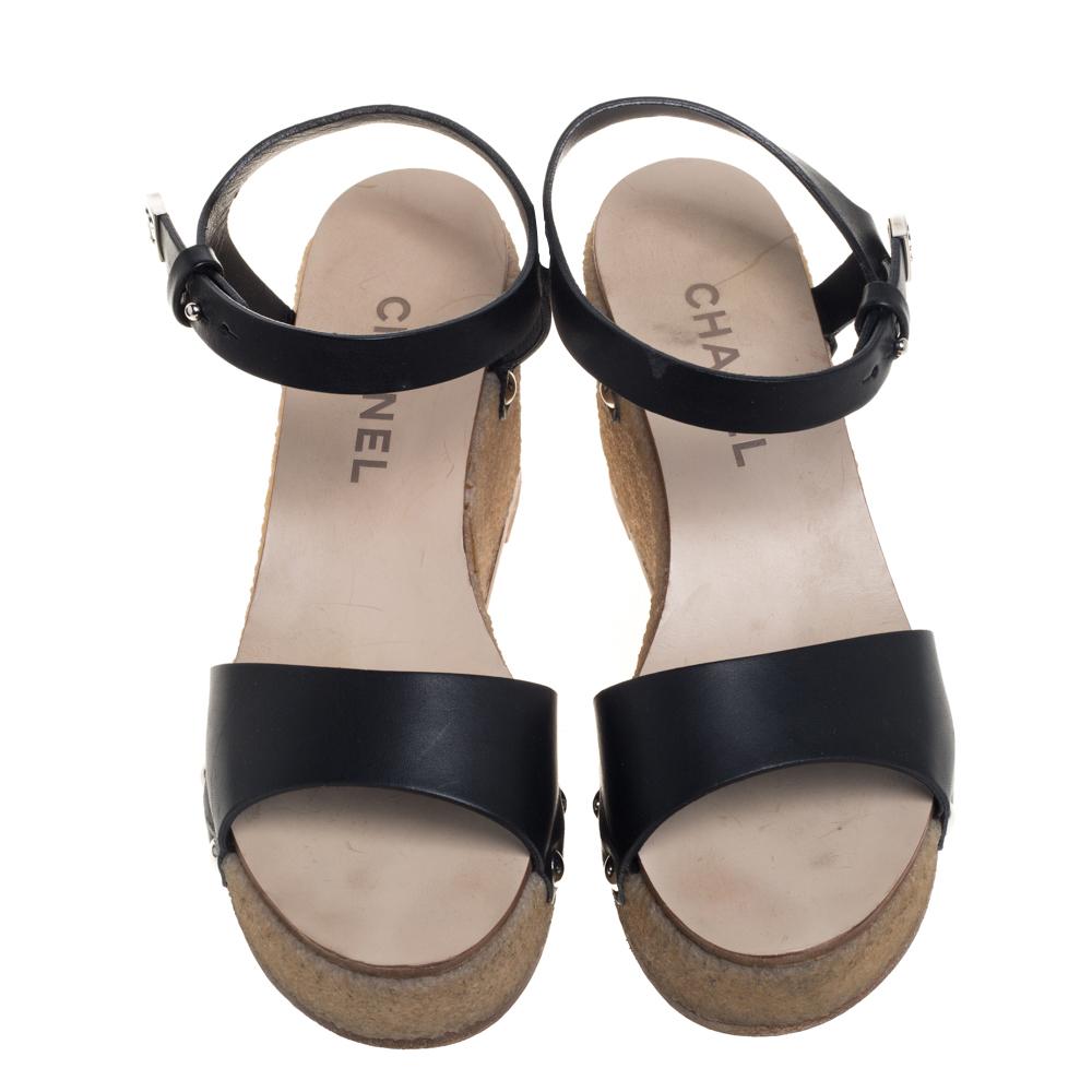 Chanel Black Leather Wedge Platform Sandals Size 37 In Good Condition In Dubai, Al Qouz 2