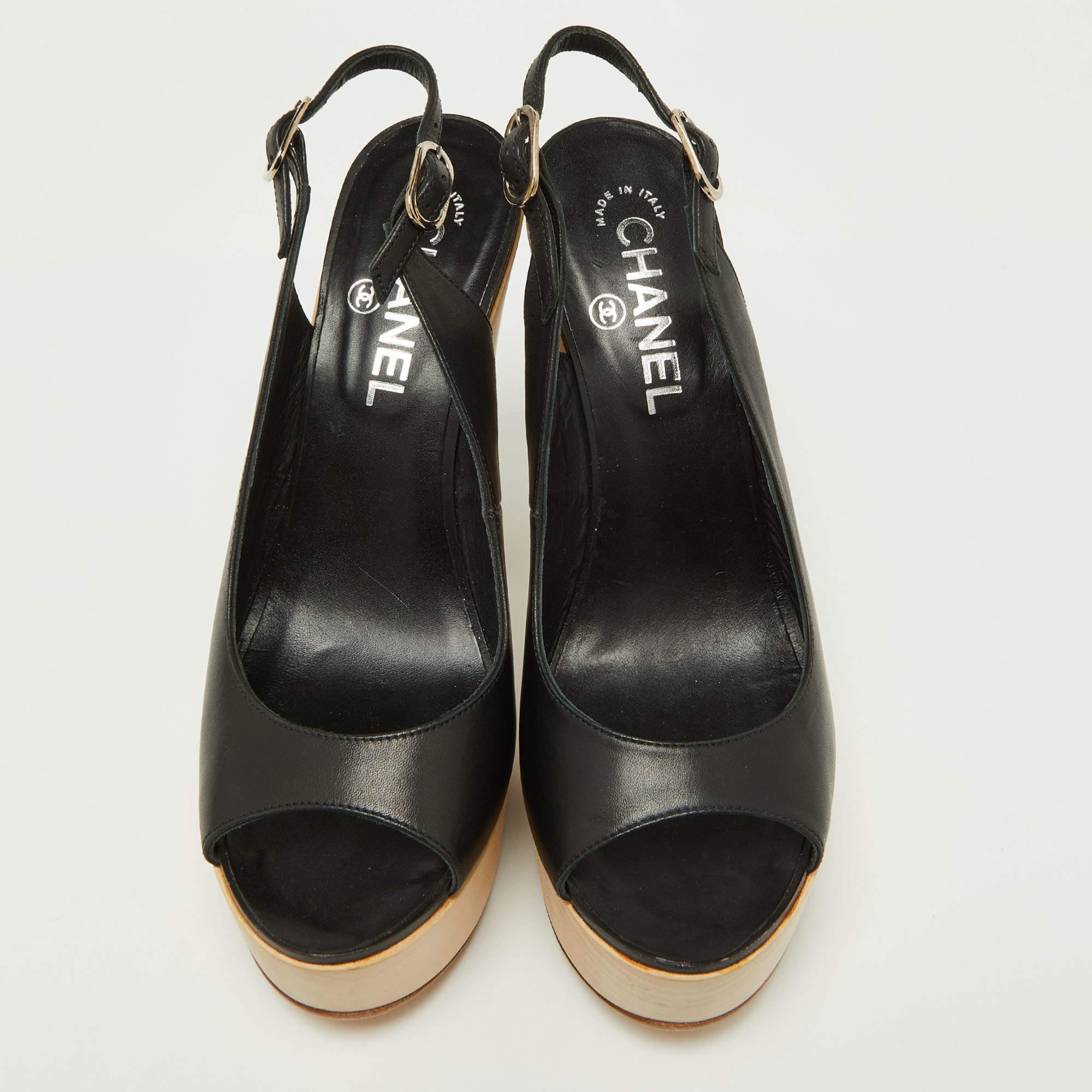 Chanel Black Leather Wooden Block Heel Slingback Platform Pumps Size 39 In Good Condition For Sale In Dubai, Al Qouz 2