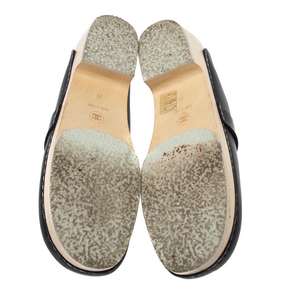 Chanel Zoccoli di legno in pelle nera taglia 39 1
