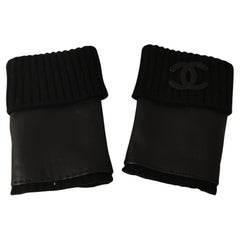 Chanel black leather wool half gloves