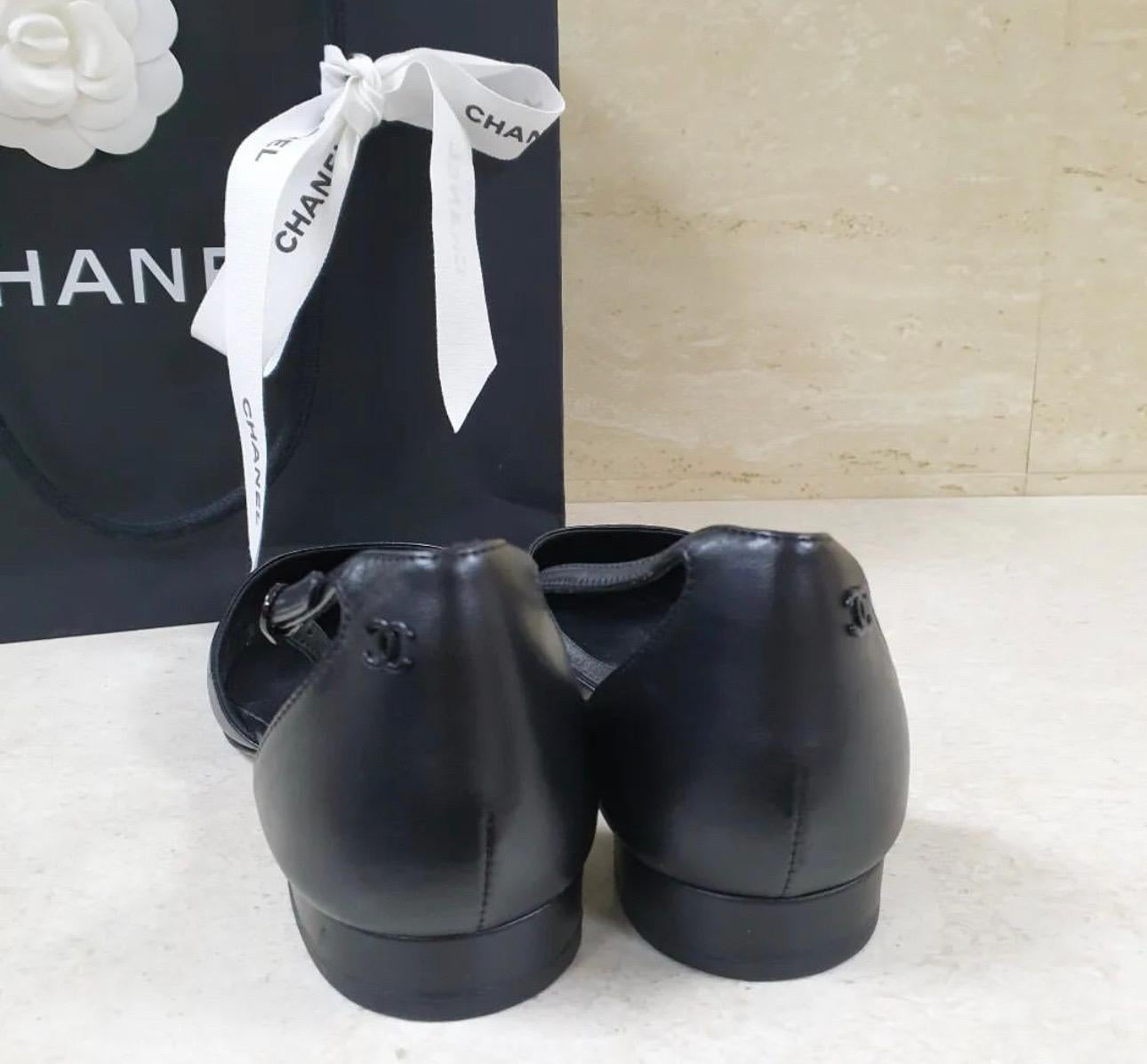 Chanel Black Leatjer Toe Flat Sandals In Good Condition In Krakow, PL