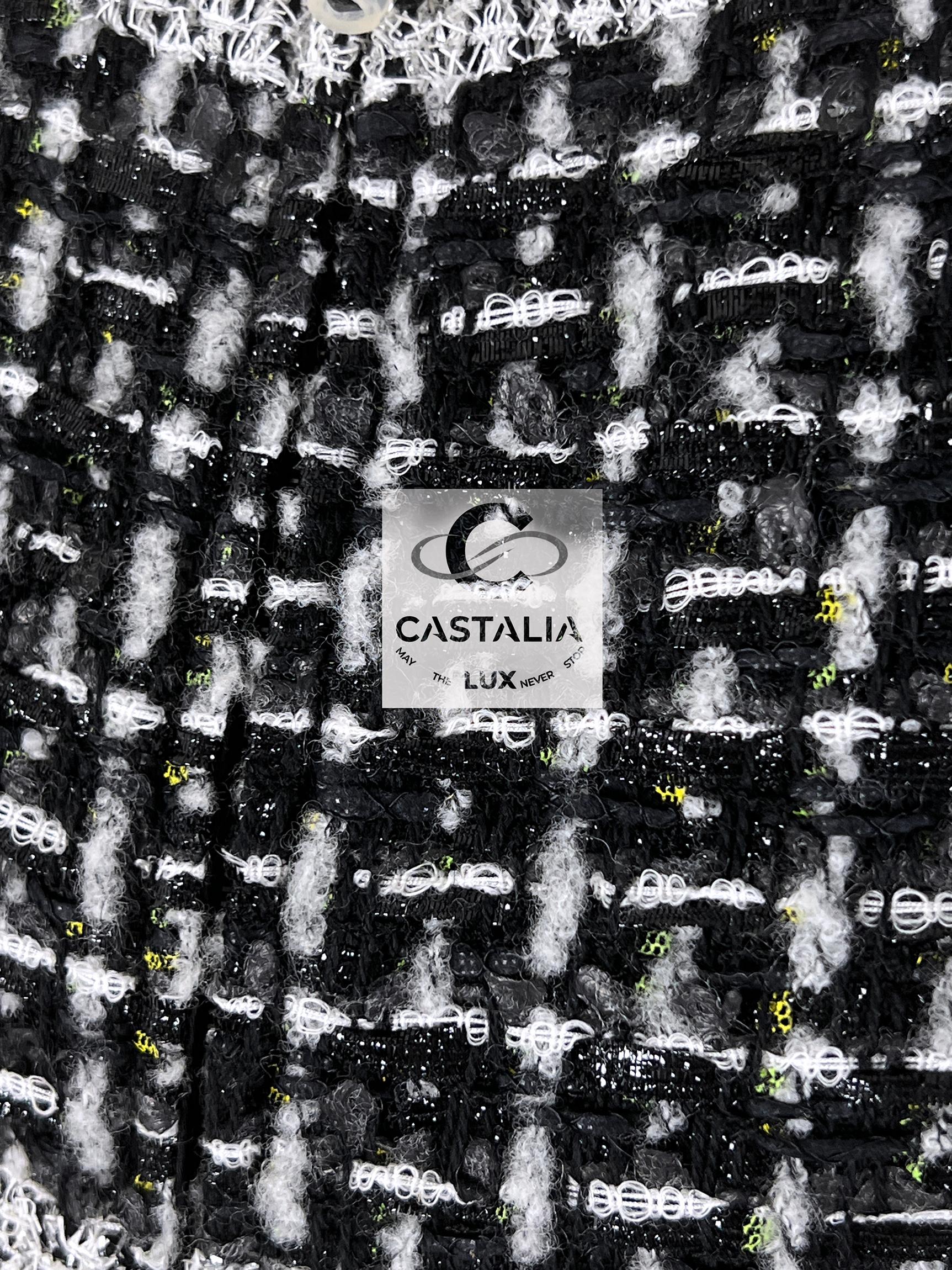 Chanel Chaqueta de tweed Lesage negra con logotipo 38 FR en venta 4