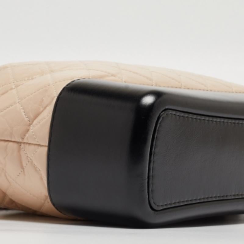 Chanel - Grand hobo Gabrielle en cuir matelassé noir/rose Light Pink Excellent état - En vente à Dubai, Al Qouz 2