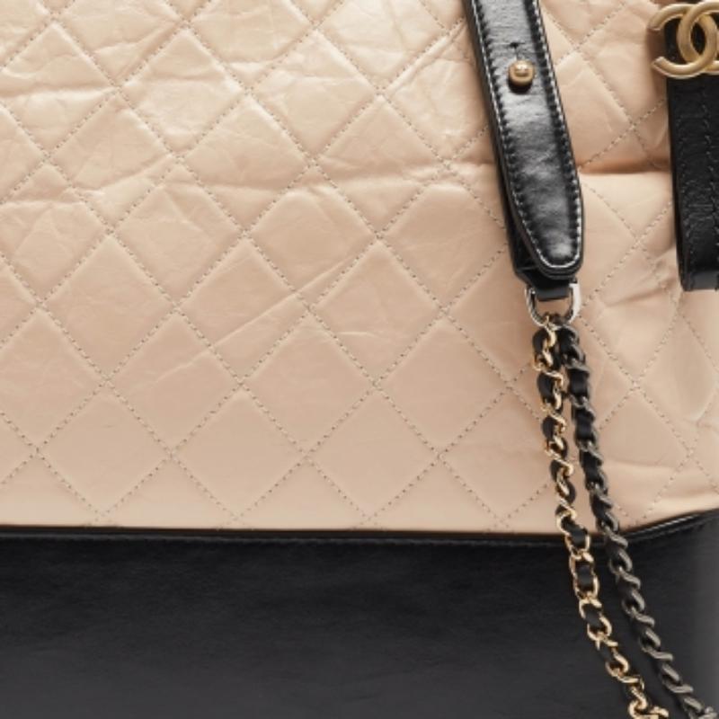 Chanel - Grand hobo Gabrielle en cuir matelassé noir/rose Light Pink Pour femmes en vente