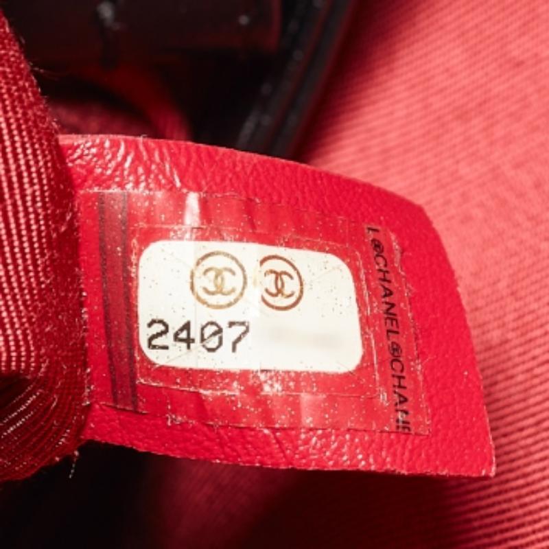 Chanel - Grand hobo Gabrielle en cuir matelassé noir/rose Light Pink en vente 1
