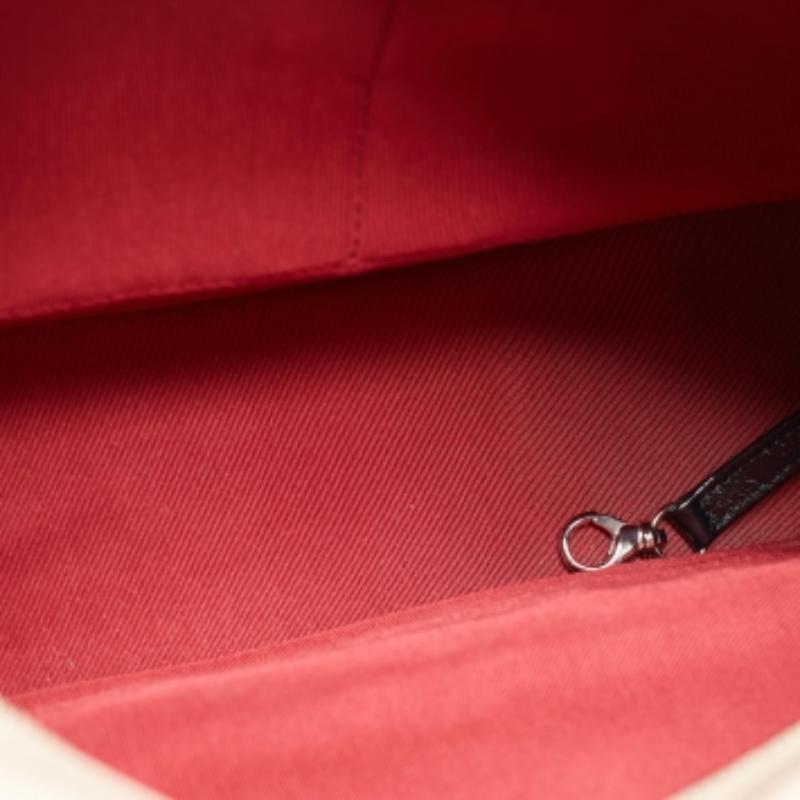 Chanel - Grand hobo Gabrielle en cuir matelassé noir/rose Light Pink en vente 2