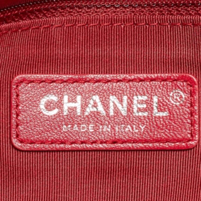 Chanel - Grand hobo Gabrielle en cuir matelassé noir/rose Light Pink en vente 3