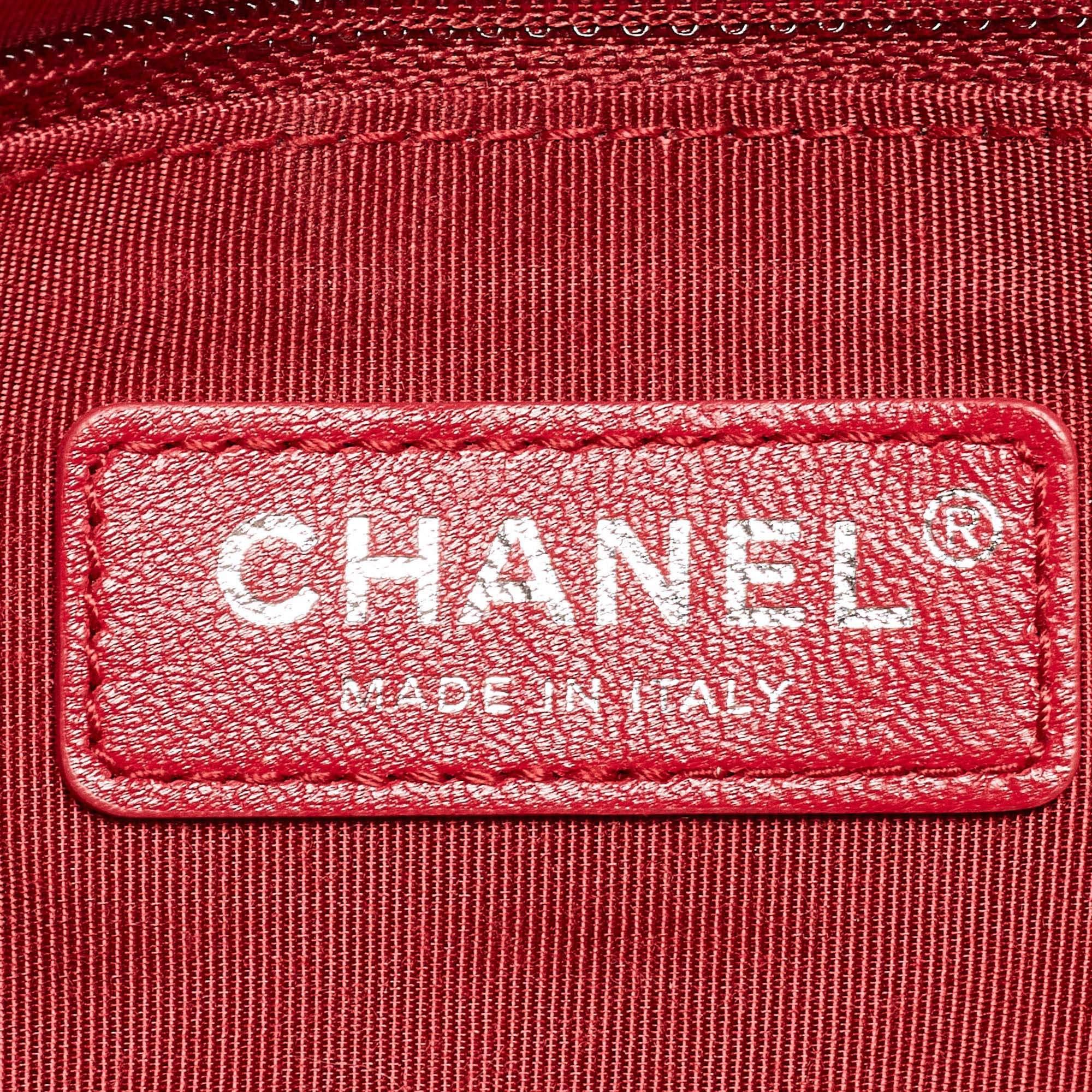 Chanel - Grand hobo Gabrielle en cuir matelassé noir/rose Light Pink en vente 4