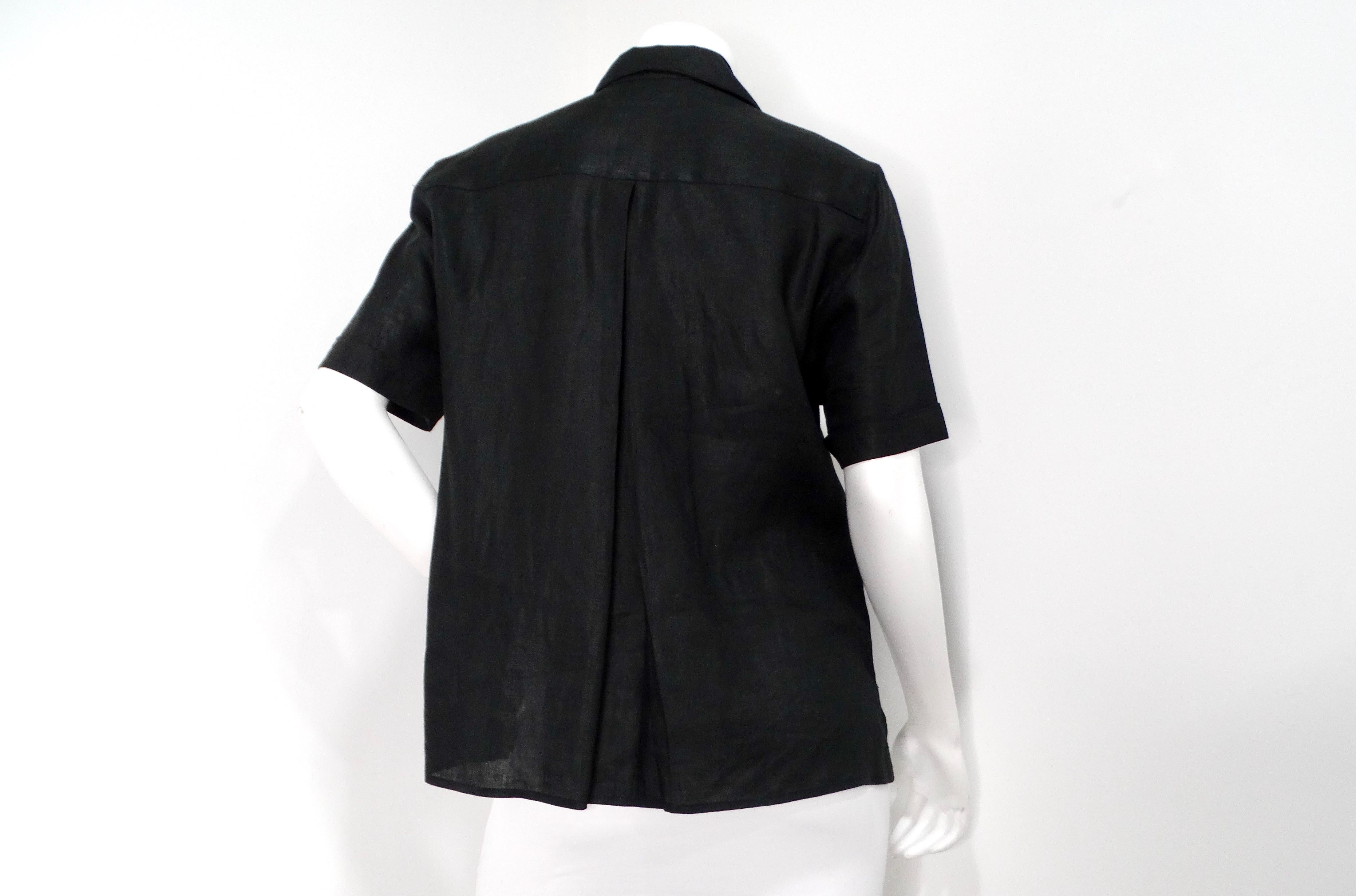 Donna Chanel Camicia a manica corta in lino nero con bottoni a CC intrecciati, circa anni '80 in vendita