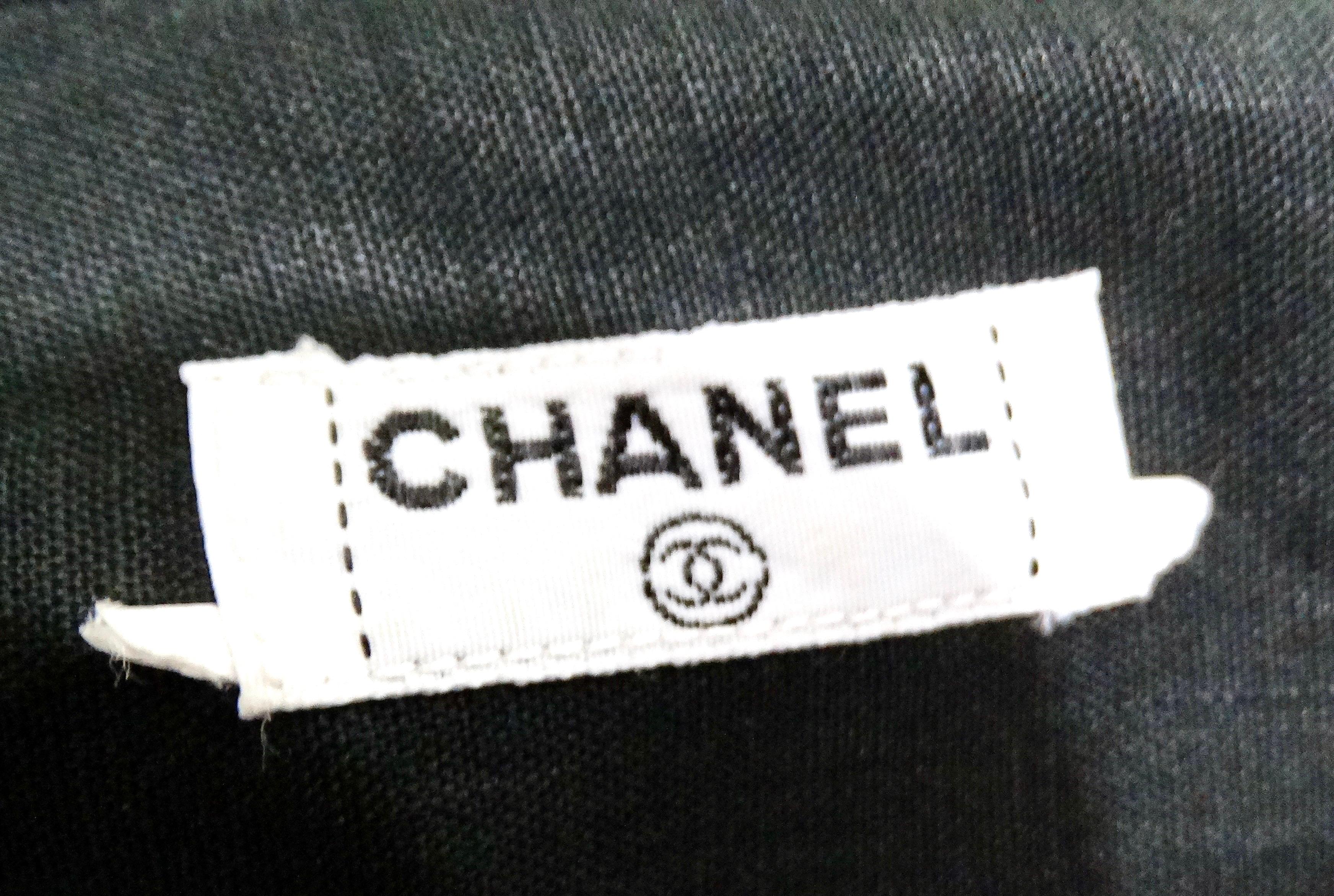 Chanel Camicia a manica corta in lino nero con bottoni a CC intrecciati, circa anni '80 in vendita 2