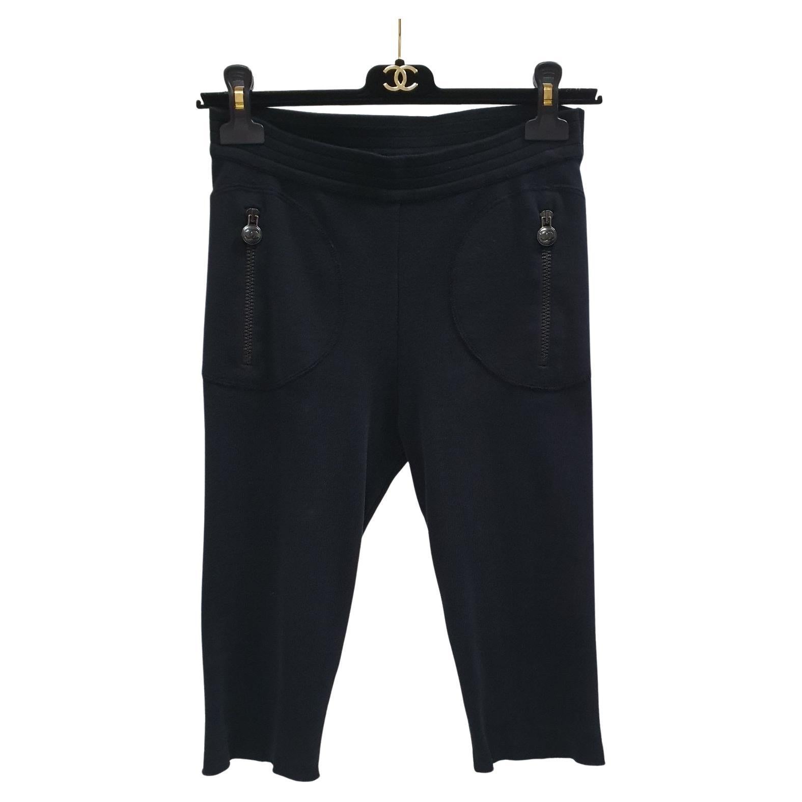 Lange Chanel-Shorts in Schwarz im Angebot