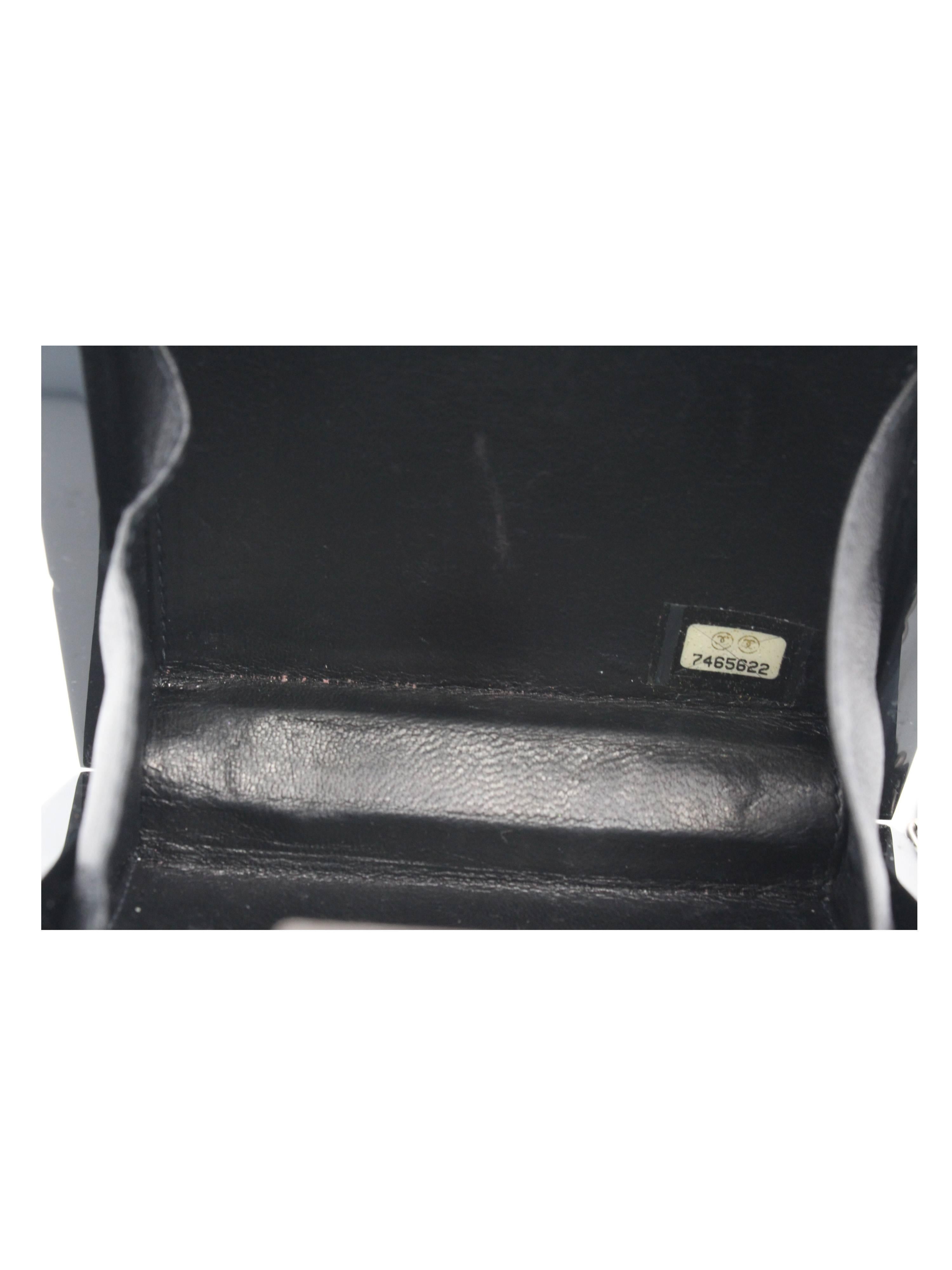 Chanel pochette/bracelet minaudière en lucite noire pour collectionneurs printemps 2002 en vente 5