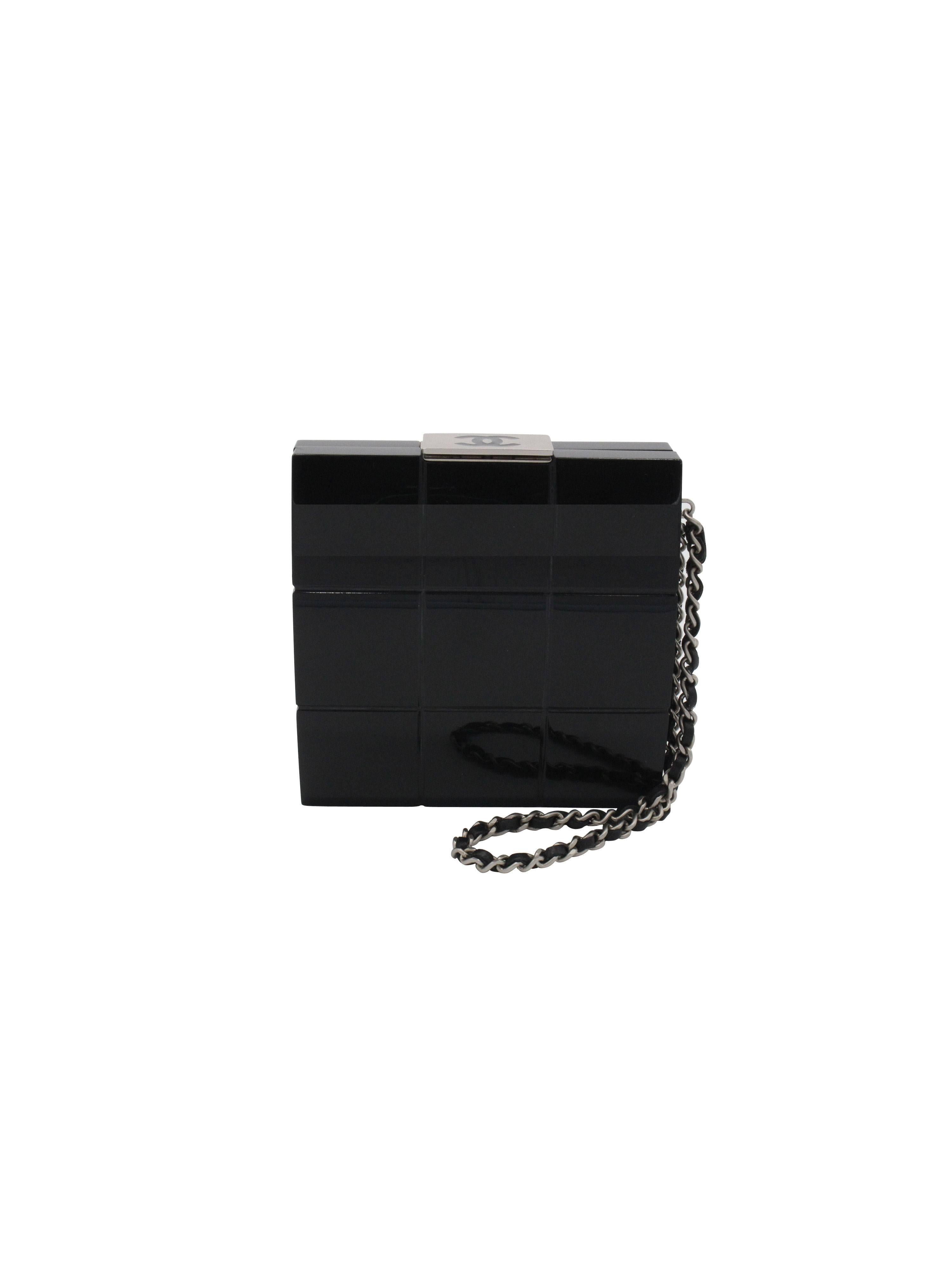 Chanel pochette/bracelet minaudière en lucite noire pour collectionneurs printemps 2002 Excellent état - En vente à Boca Raton, FL