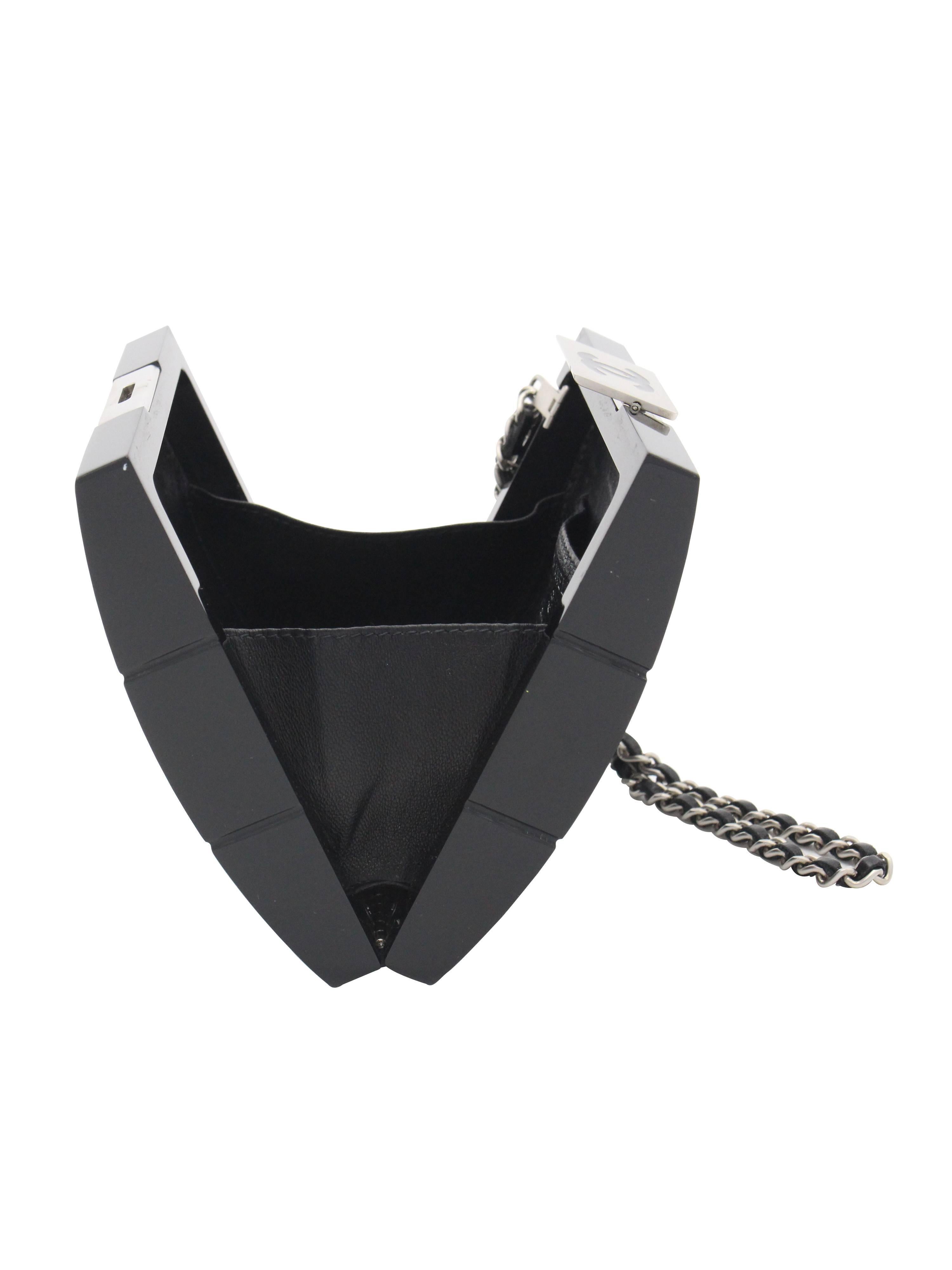 Chanel pochette/bracelet minaudière en lucite noire pour collectionneurs printemps 2002 en vente 2