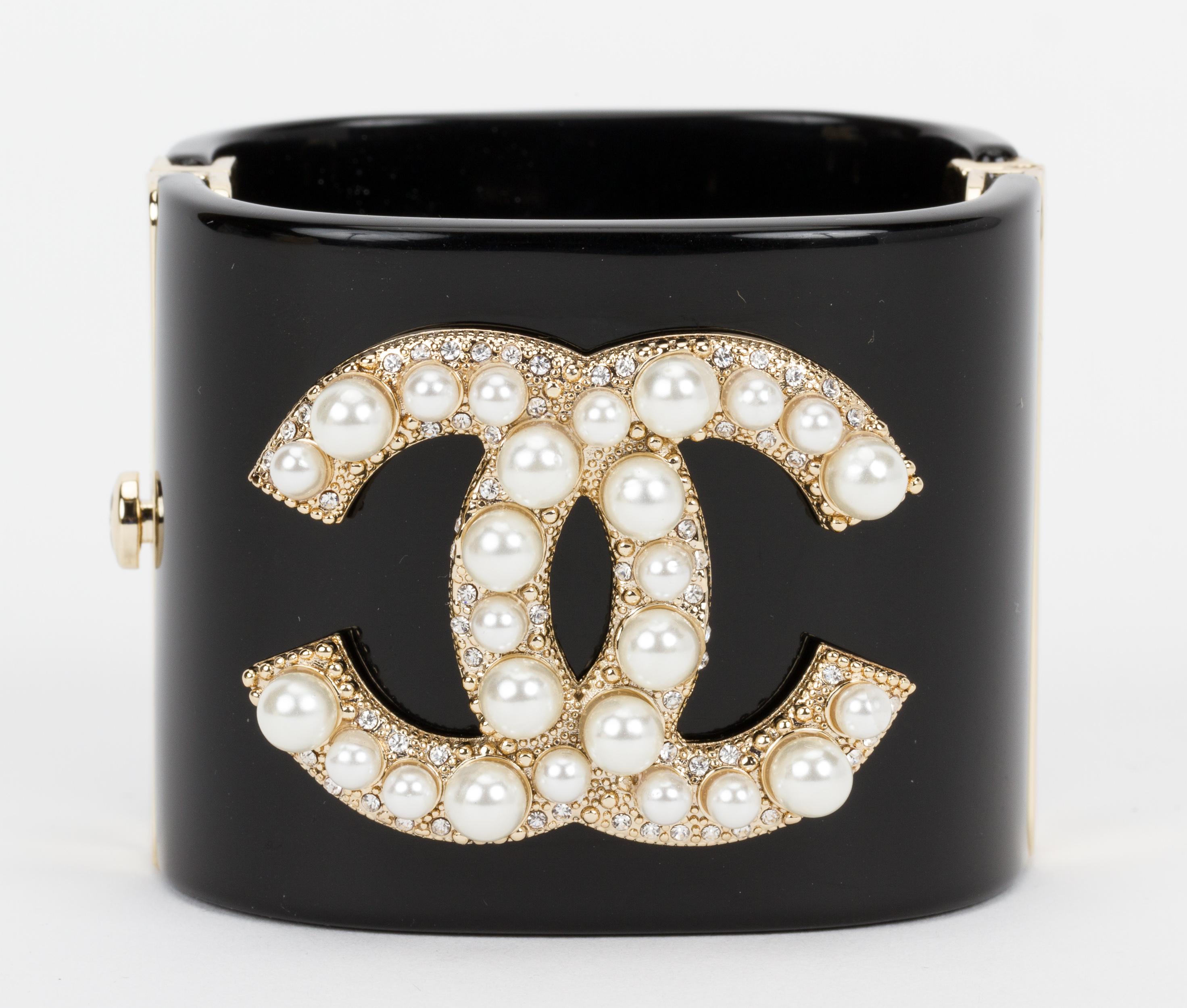 Chanel black lucite signature hinged cuff with pearl CC logo. Autumn 2019 collection. Comes with original box.
