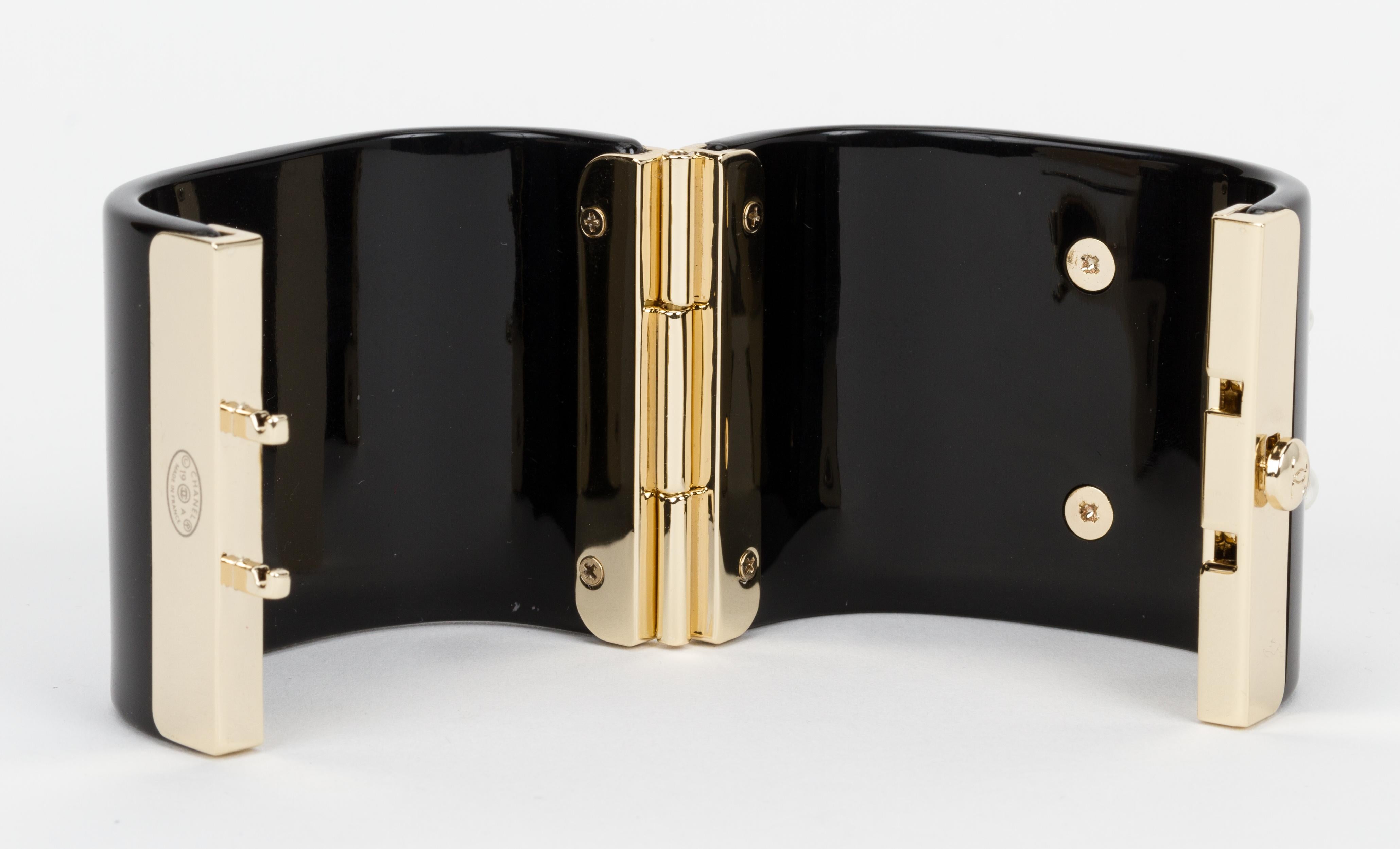 Women's Chanel Black Lucite Pearl CC Logo Cuff