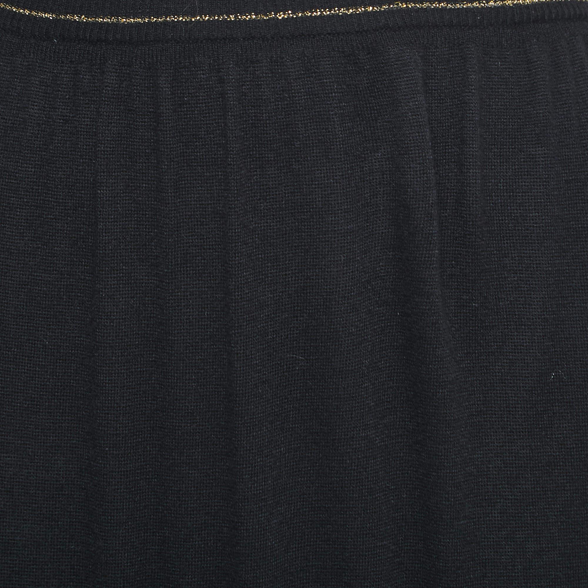 Chanel Black Lurex Knit Maxi Skirt M In Good Condition For Sale In Dubai, Al Qouz 2