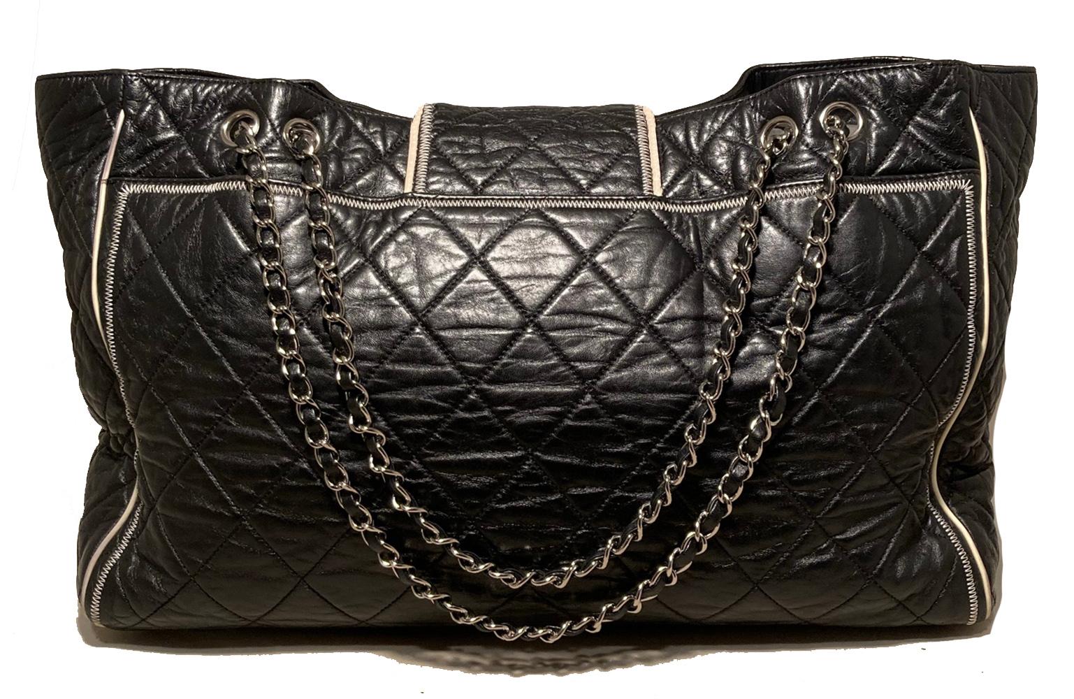 Chanel Negro Mademoiselle Lock Front Este Oeste Tote en Bueno Estado en Philadelphia, PA