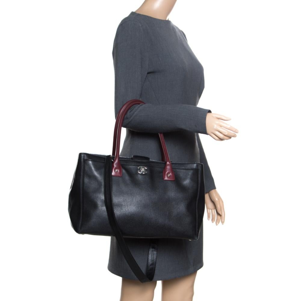 Chanel Black/Maroon Leather Top Handle Bag In Good Condition In Dubai, Al Qouz 2