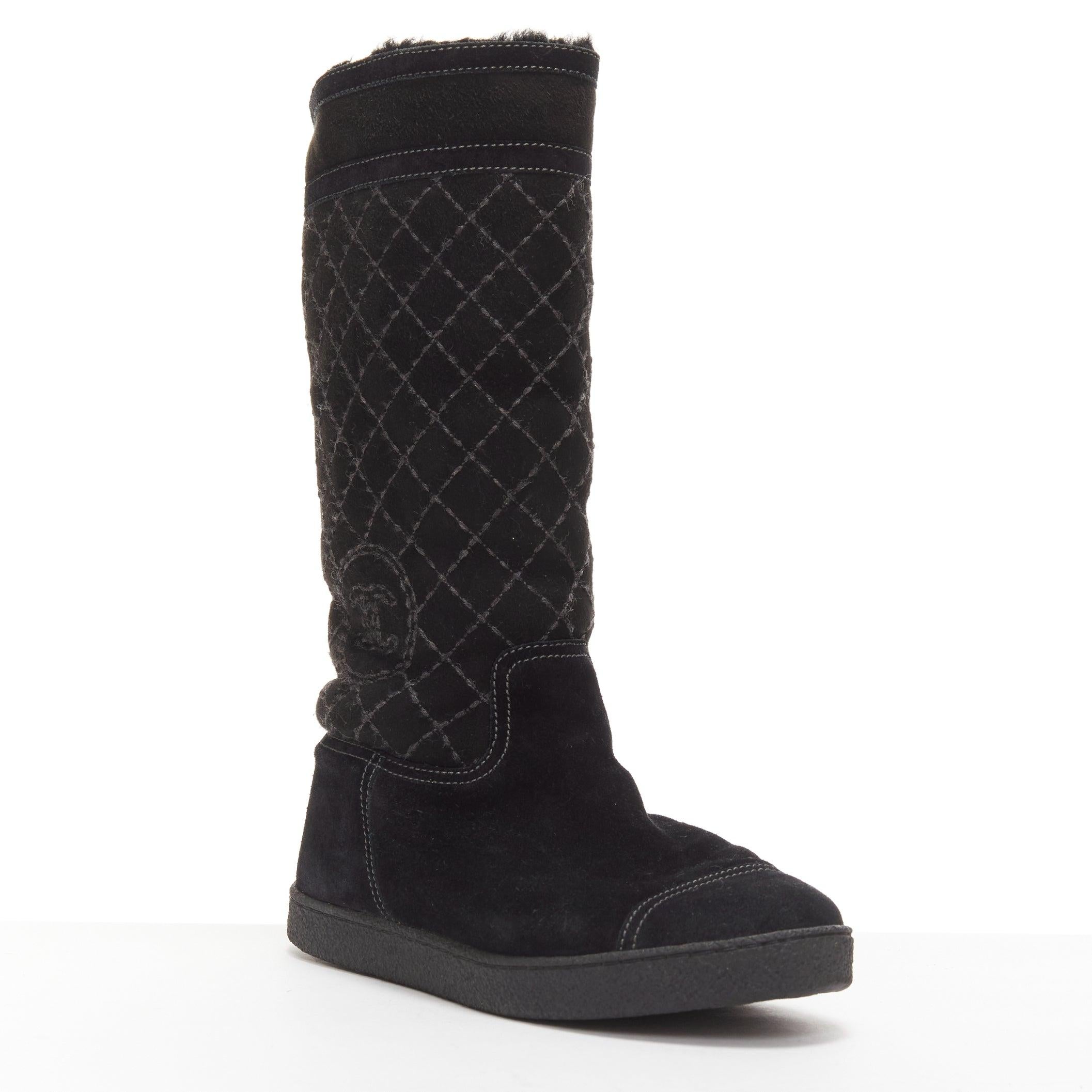 CHANEL black matelasse diamond quilt stitch suede CC logo shearling boots EU38
Reference: TGAS/D01097
Brand: Chanel
Designer: Karl Lagerfeld
Material: Suede
Color: Black
Pattern: Solid
Closure: Slip On
Lining: Black Shearling
Extra Details: CC logo
