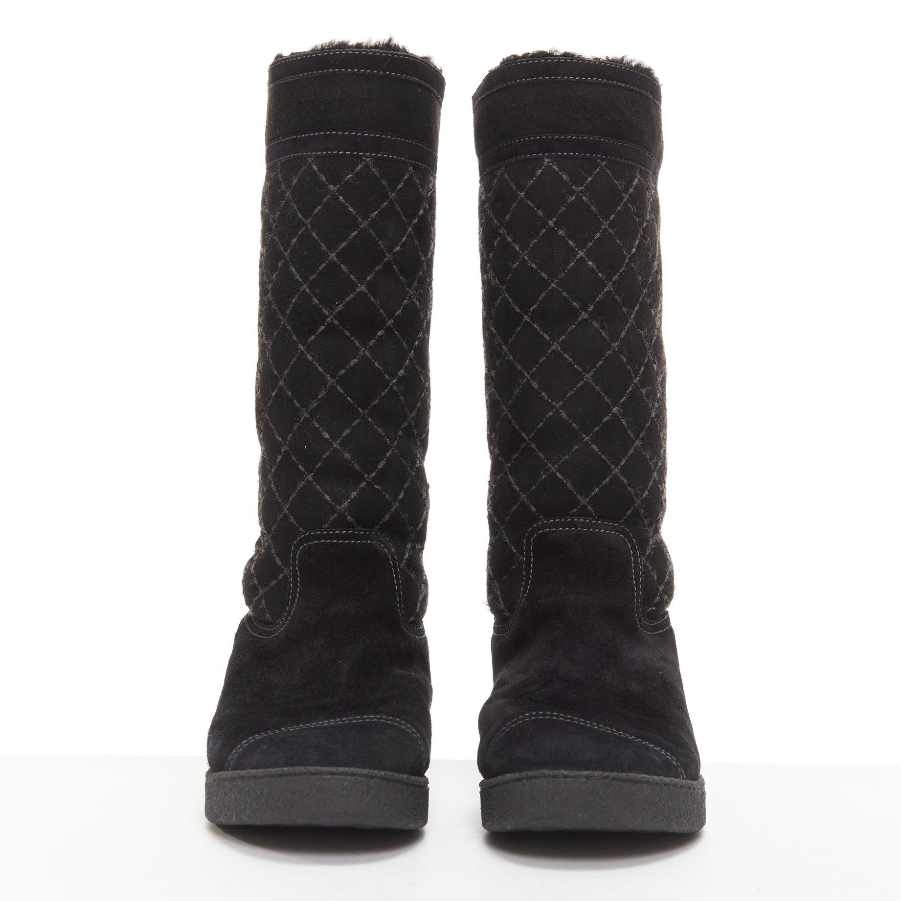 CHANEL black matelasse diamond quilt stitch suede CC logo shearling boots EU38 In Good Condition For Sale In Hong Kong, NT