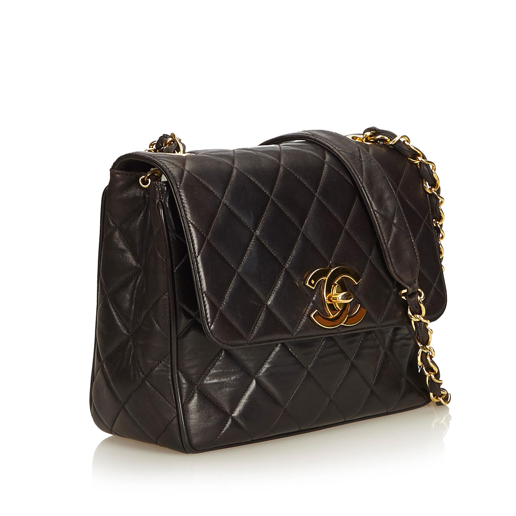 This crossbody bag features a quilted lambskin leather body, chain strap, top flap with interlocking CC twist lock closure, exterior slip pocket, and interior zip and slip pocket. It carries as B+ condition rating.

Inclusions: 
Authenticity