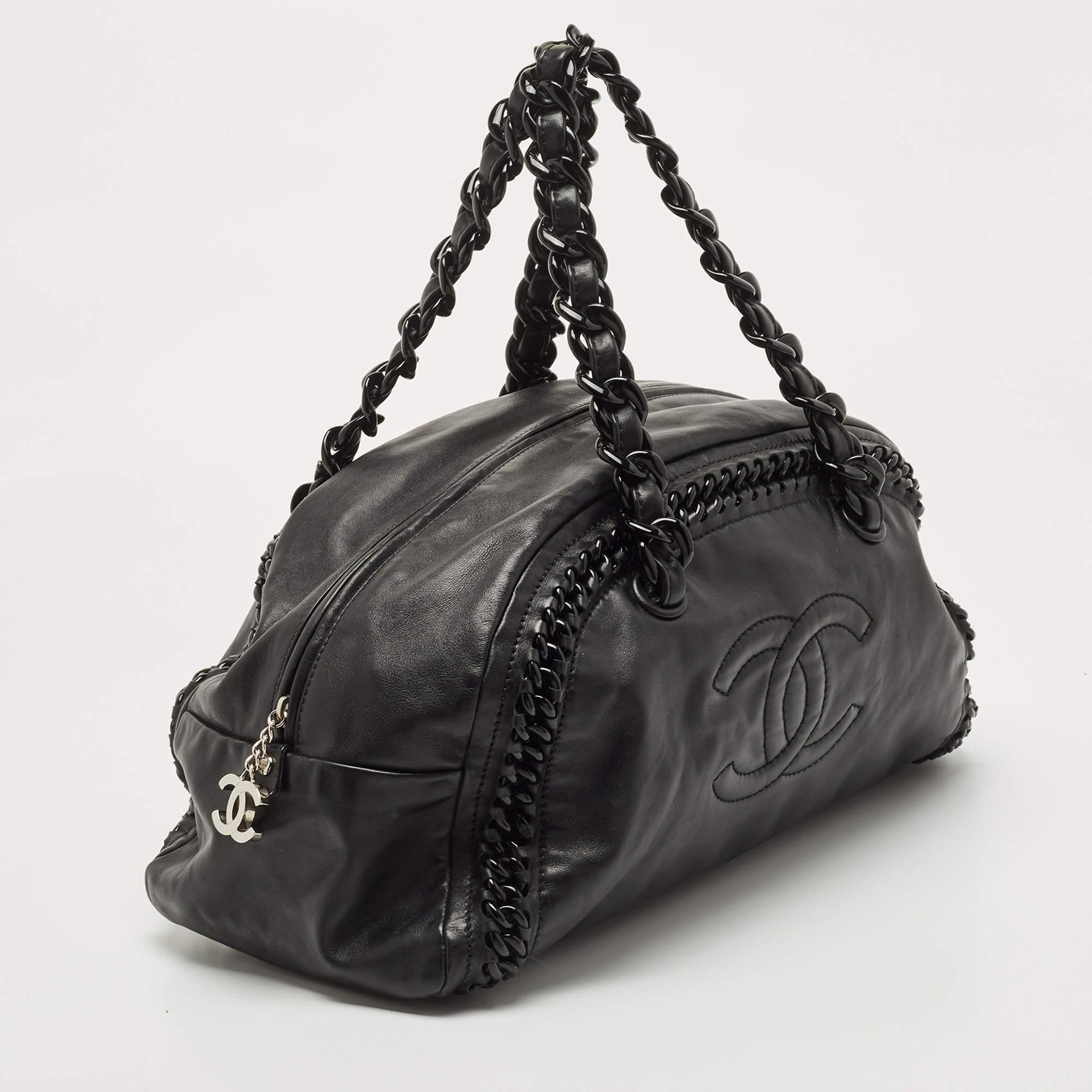 Chanel Black Matte Leather Large Luxe Ligne Bowler Bag In Good Condition In Dubai, Al Qouz 2