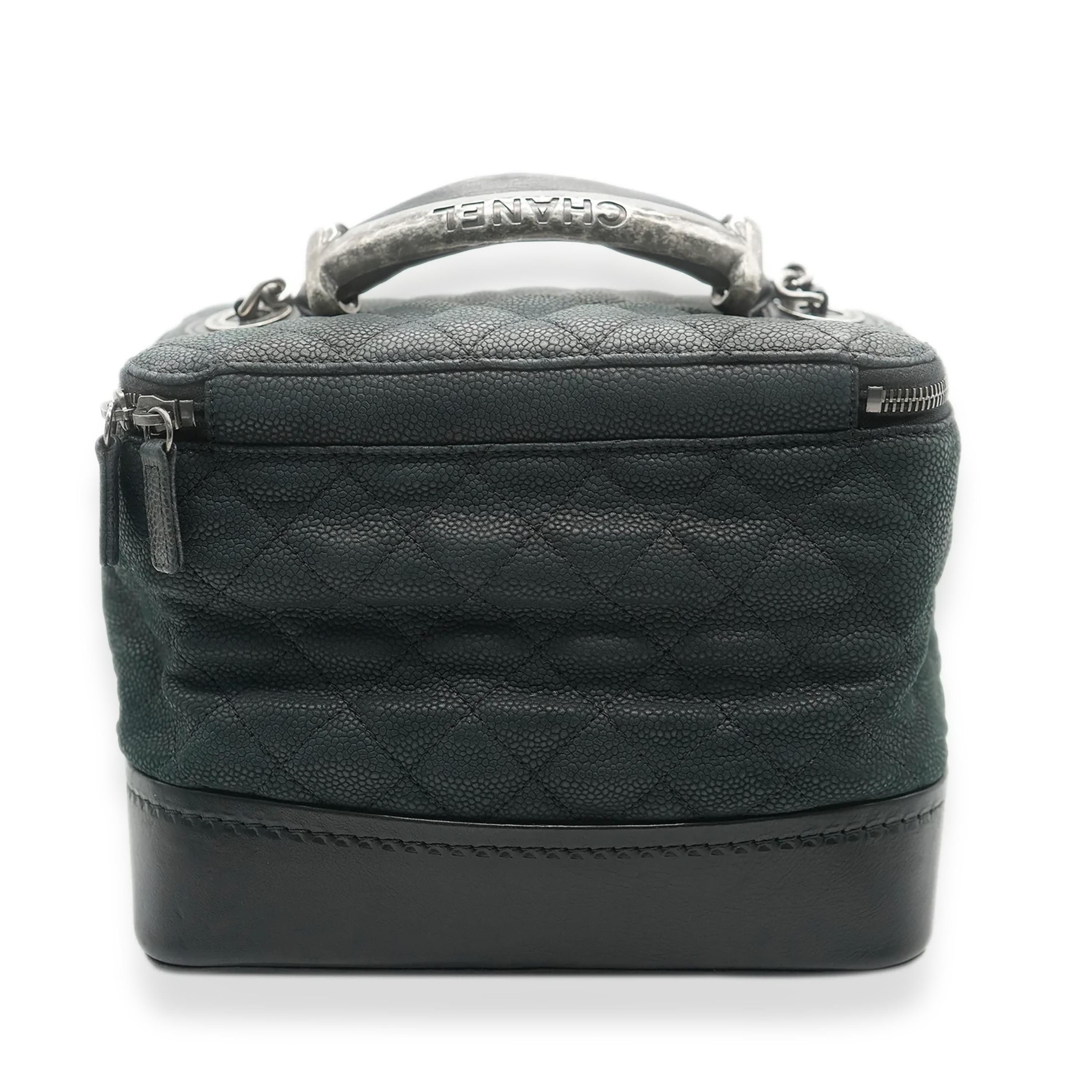 Chanel Black Matte Quilted Caviar Globe Trotter Vanity Case In Excellent Condition In New York, NY