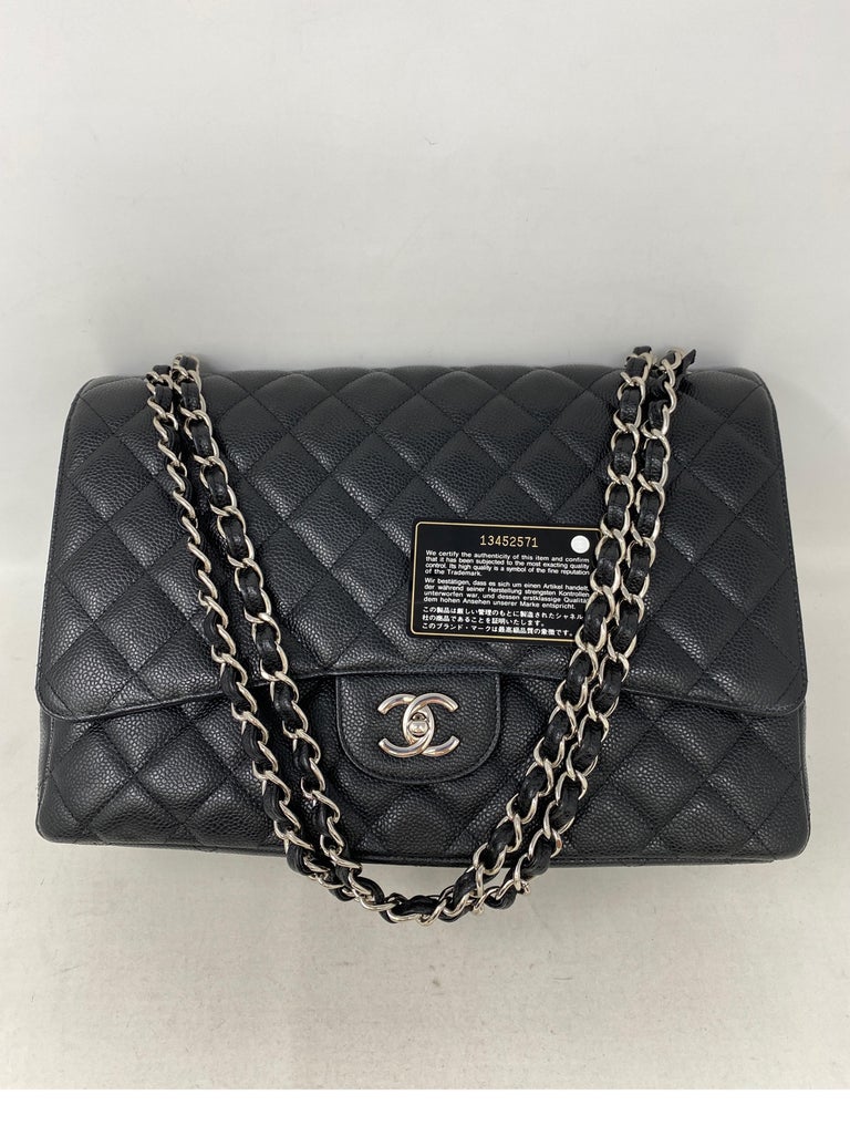 Chanel Chanel Schwarze Maxi-Tasche mit einer Klappe im Angebot bei 1stDibs